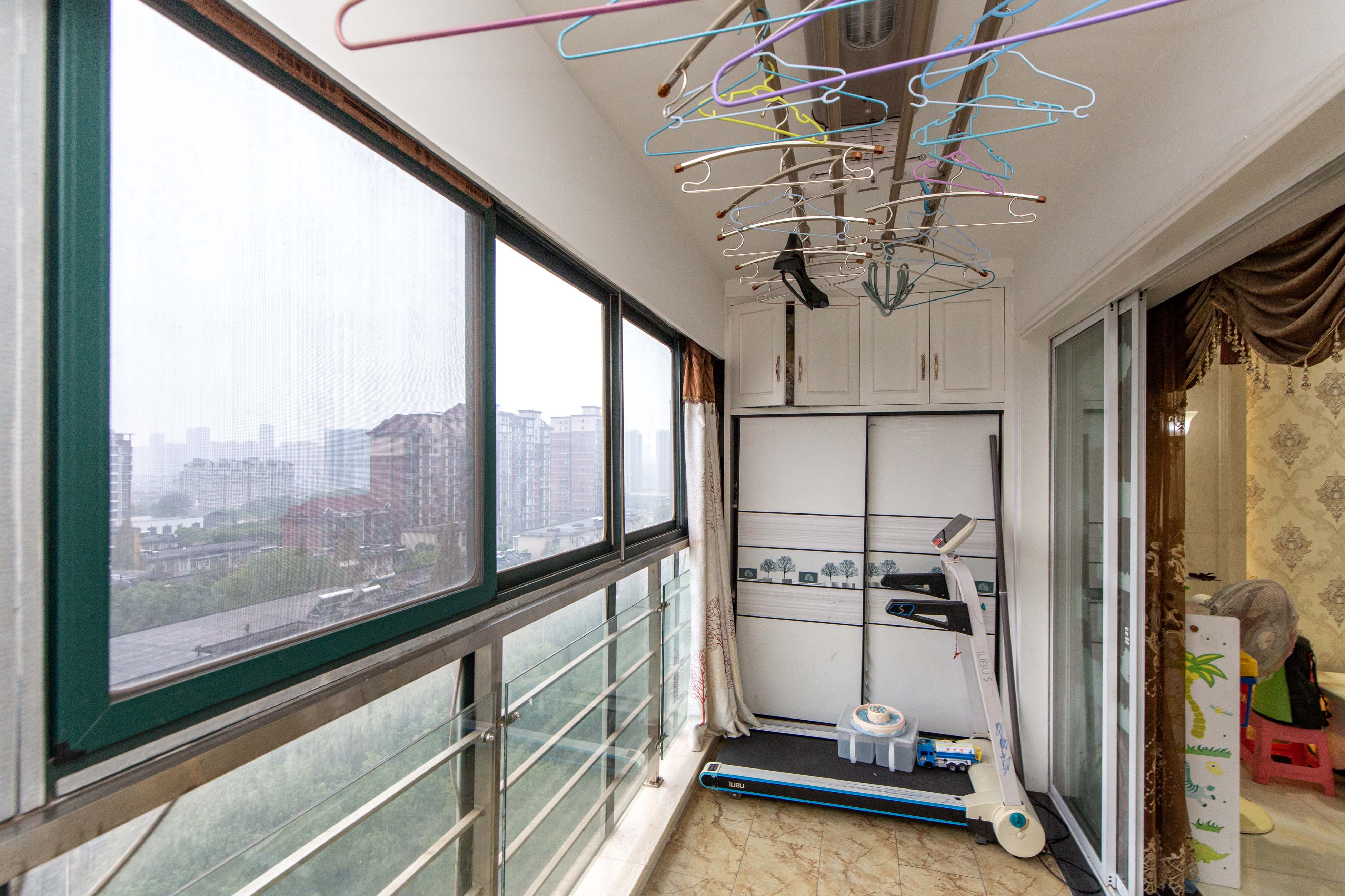 博远大厦(中南院科技综合大厦)  4室2厅2卫    169.0万阳台