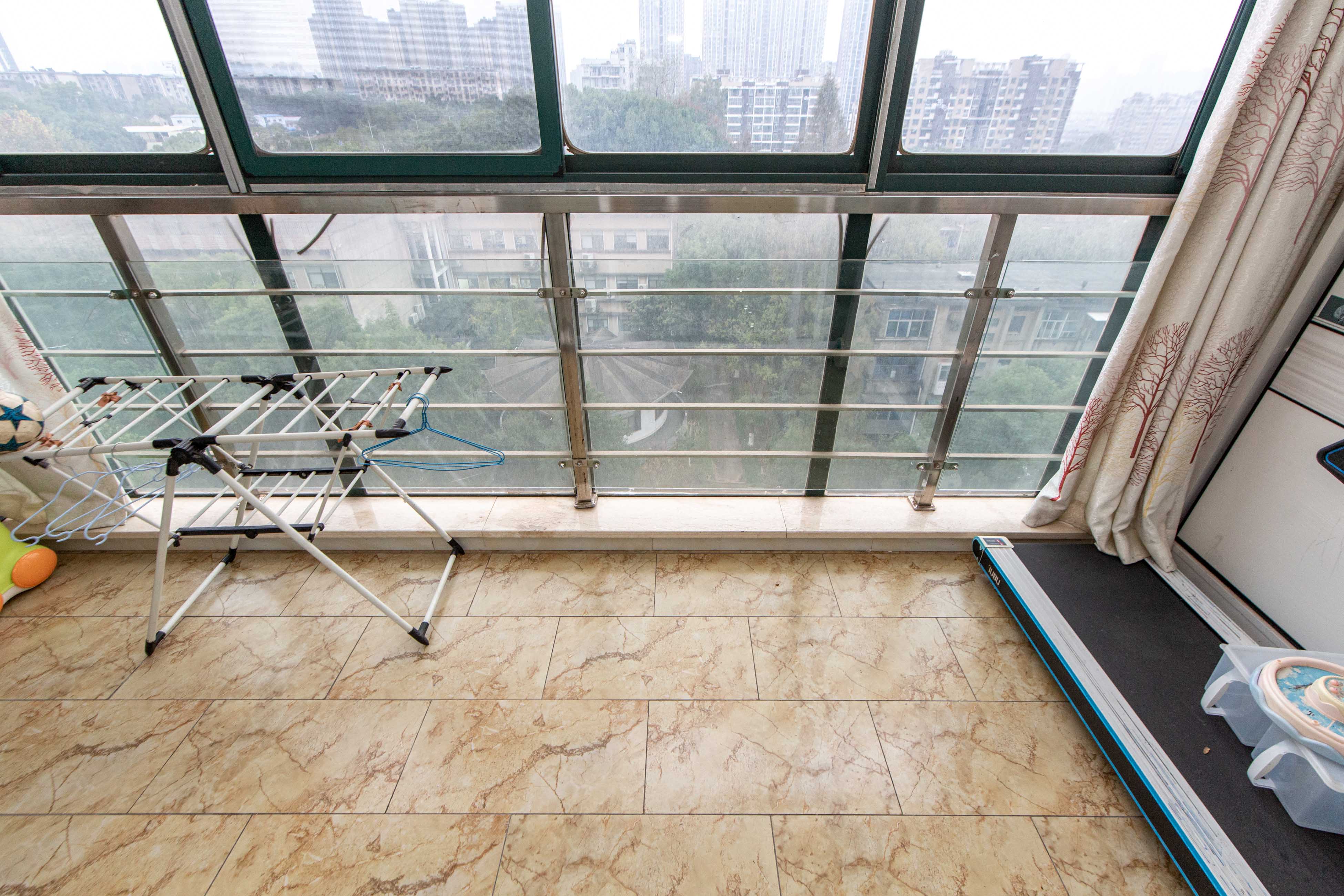 博远大厦(中南院科技综合大厦)  4室2厅2卫    169.0万阳台