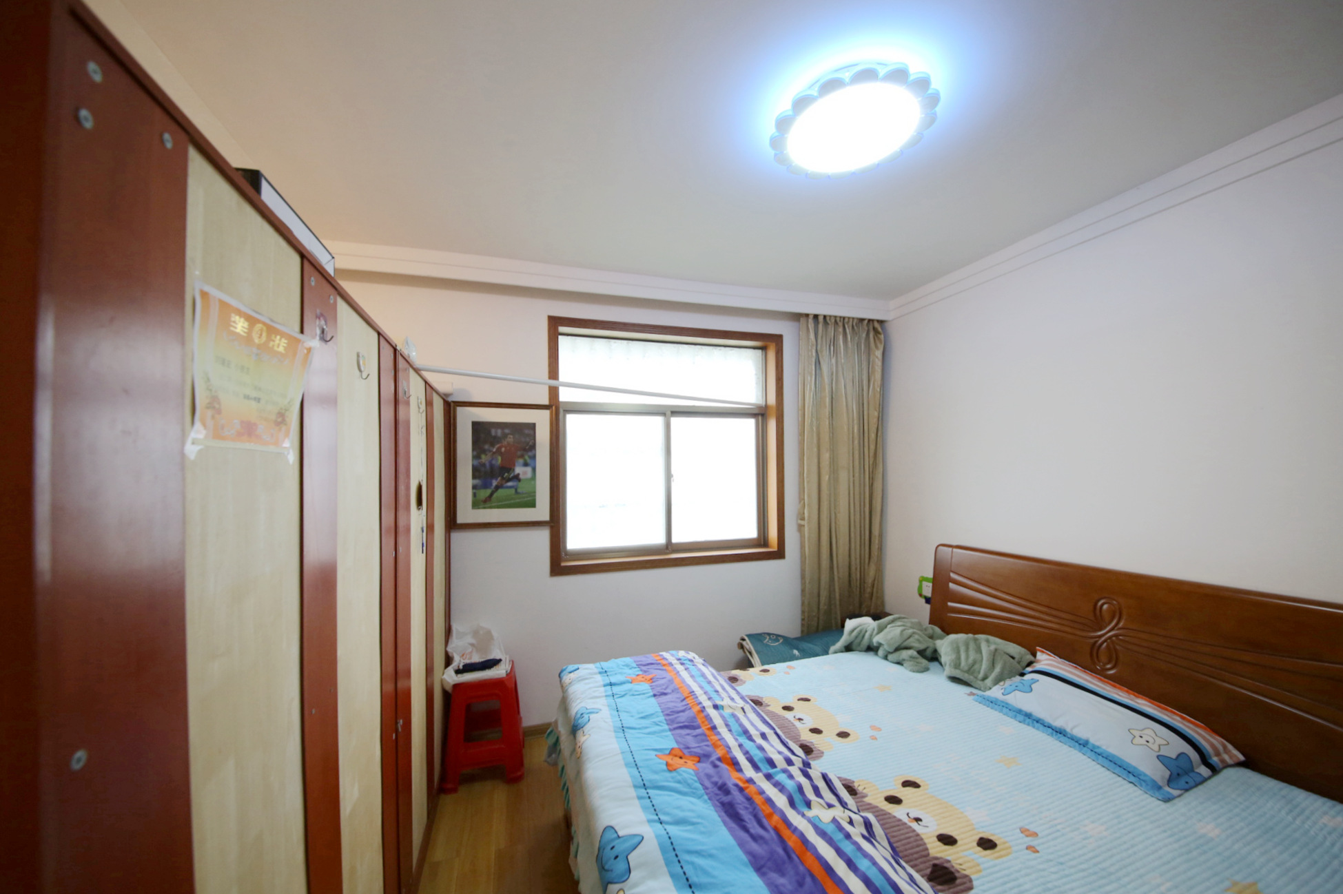 三和家园  4室2厅1卫   89.00万卧室
