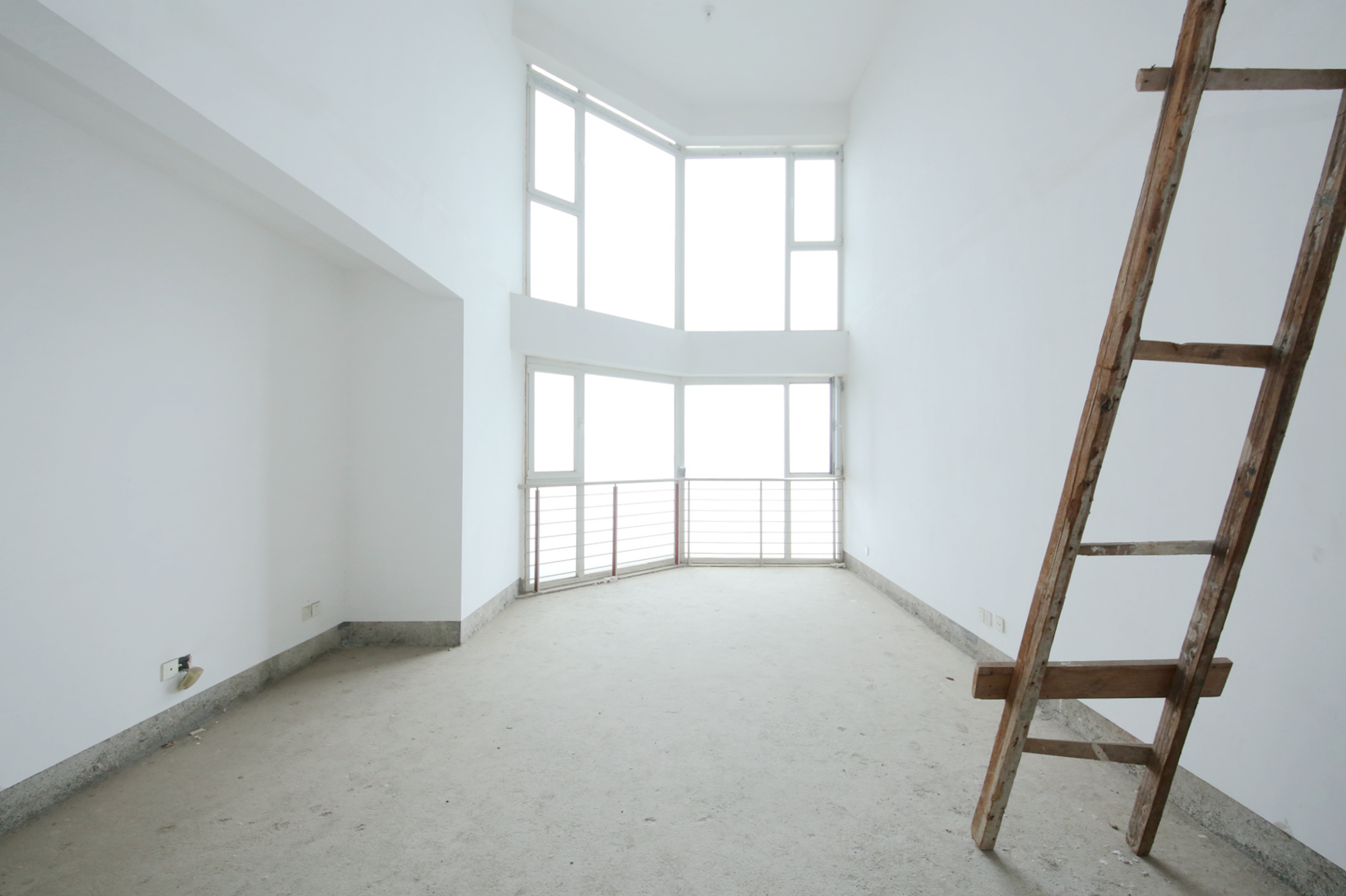 金色屋顶  4室2厅2卫   236.00万客厅