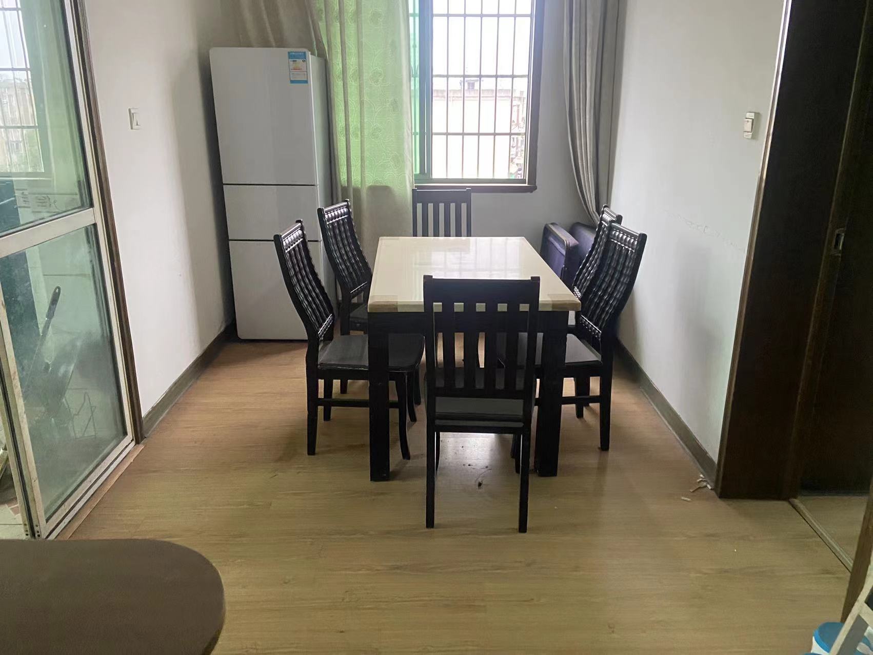 新五村  3室2厅1卫    32.8万 新五村  3室2厅1卫    32.8万客厅