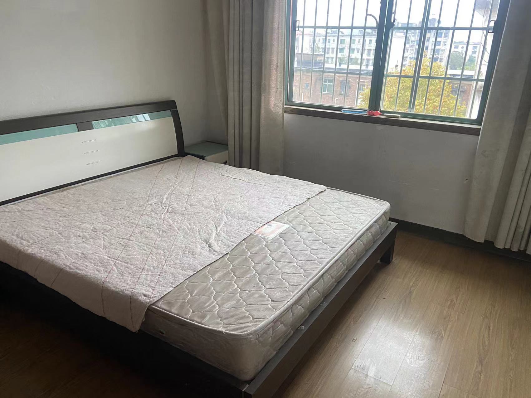 新五村  3室2厅1卫    32.8万 新五村  3室2厅1卫    32.8万客厅