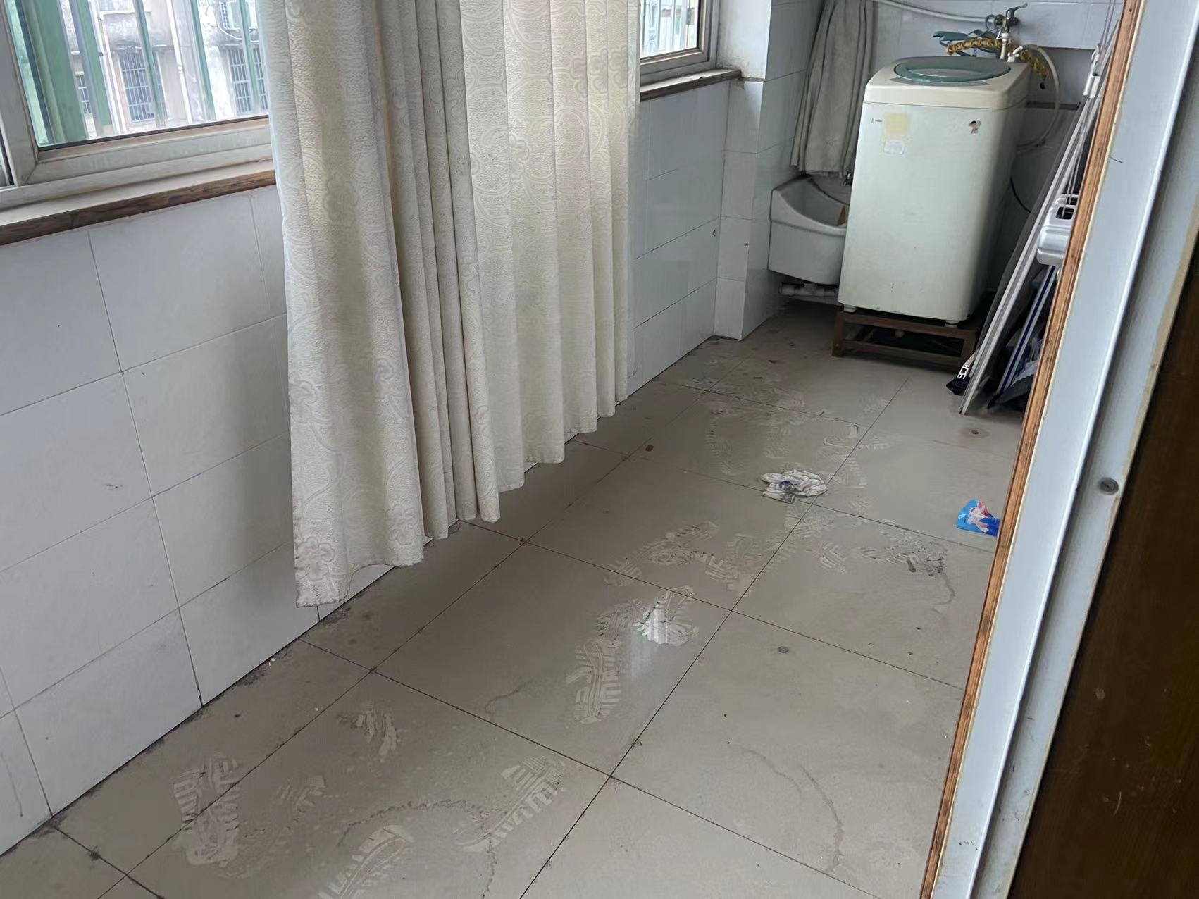 新五村  3室2厅1卫    32.8万 新五村  3室2厅1卫    32.8万客厅