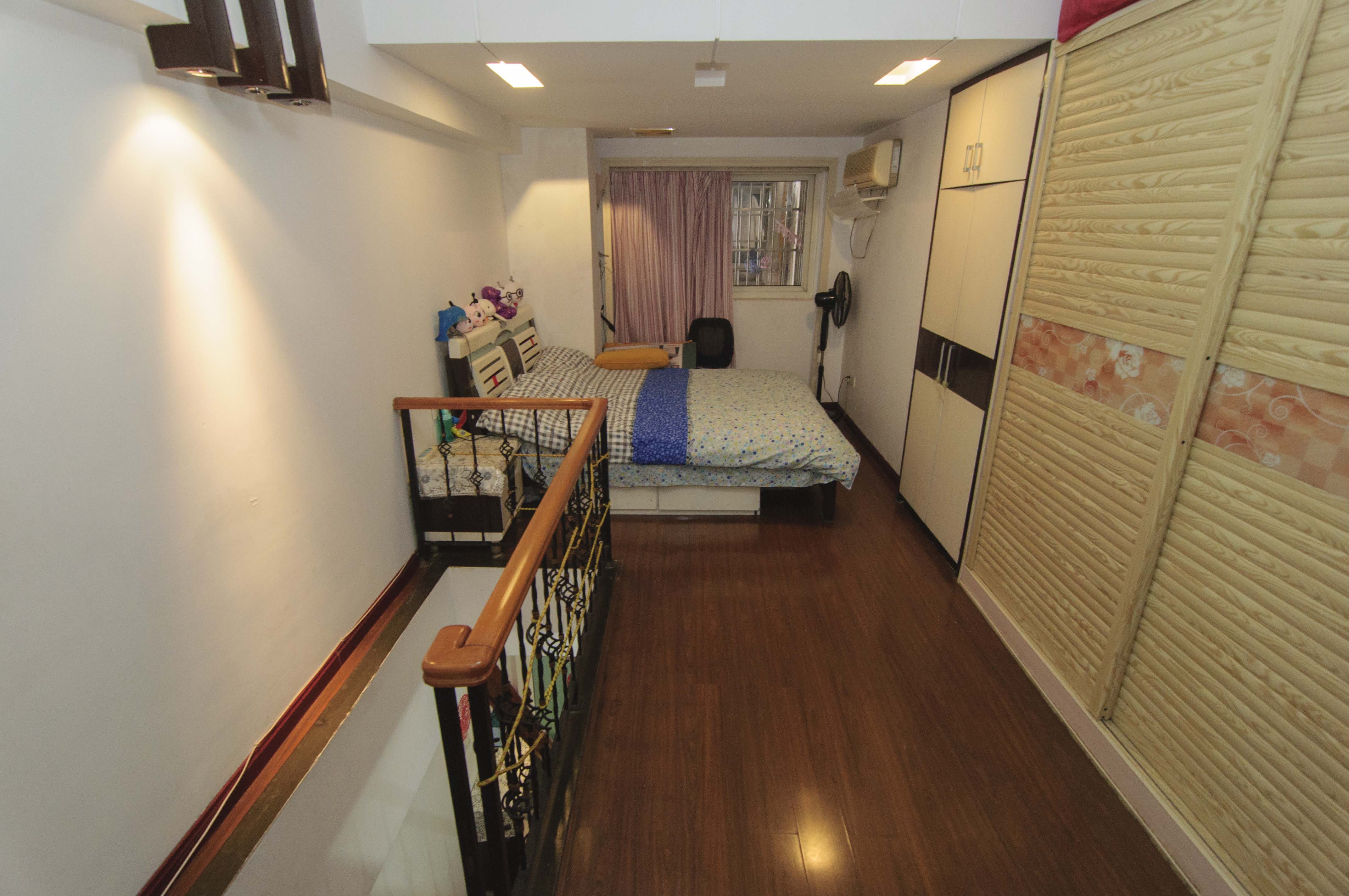 在水一方  1室1厅1卫    27.0万卧室