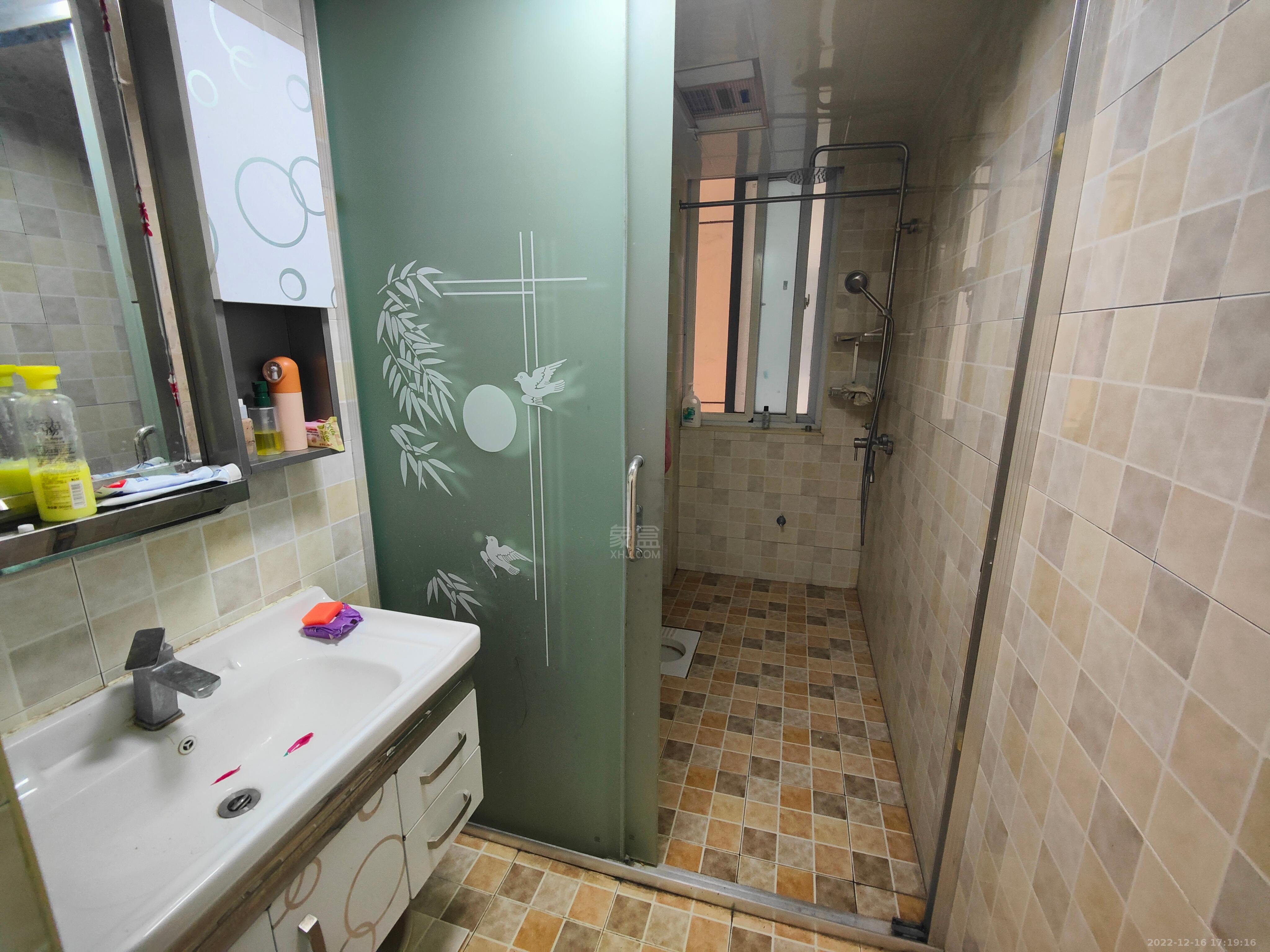 康馨佳园 3室2厅2卫 68.00万 康馨佳园 3室2厅2卫 68.00万室内图