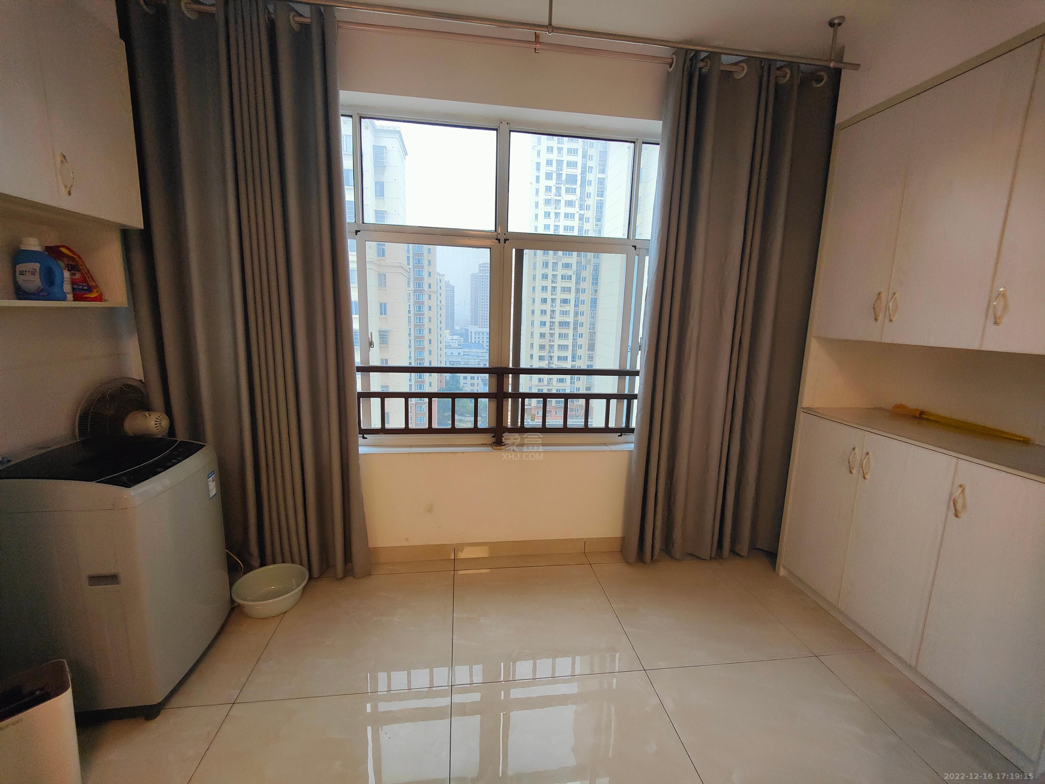 康馨佳园 3室2厅2卫 68.00万 康馨佳园 3室2厅2卫 68.00万室内图