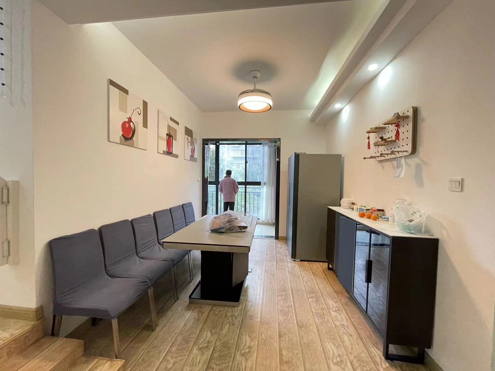 纳帕溪谷 3室2厅2卫 71.80万 纳帕溪谷 3室2厅2卫 71.80万客厅