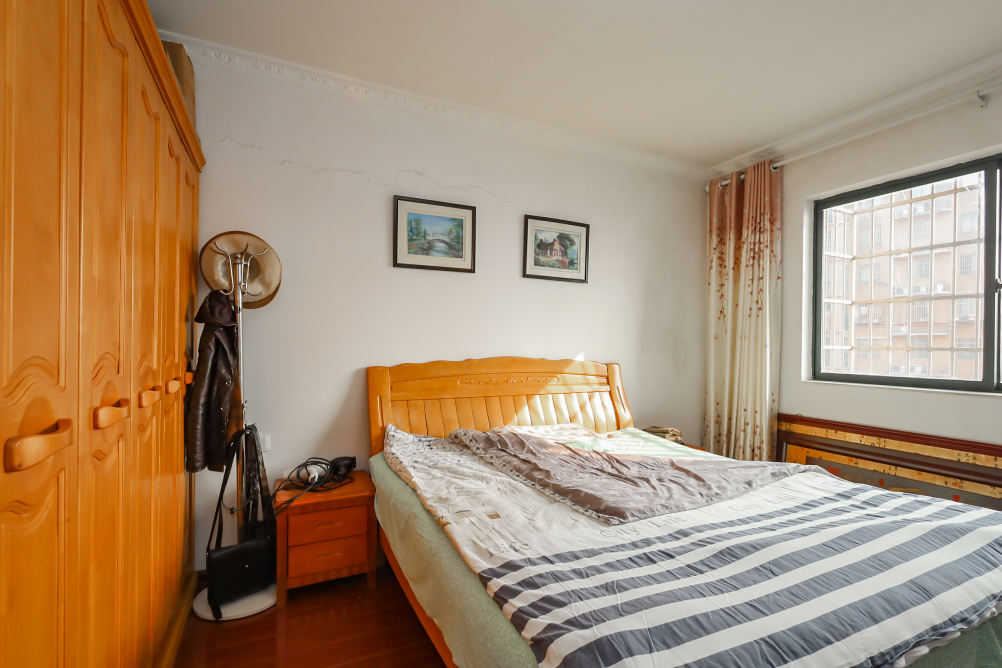 诚兴园 3室2厅2卫 102.0万 诚兴园 3室2厅2卫 102.0万卧室