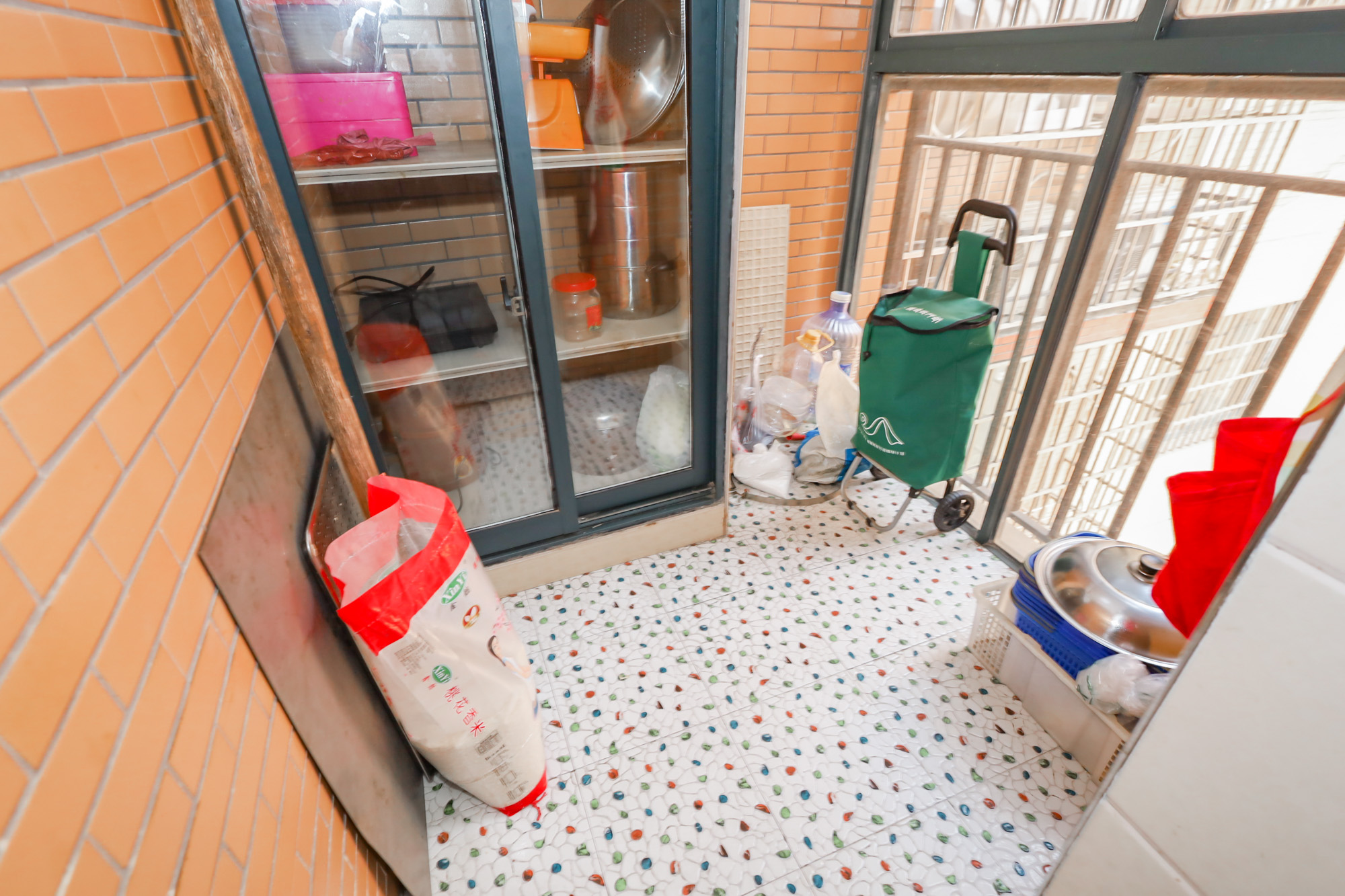 诚兴园 3室2厅2卫 102.0万 诚兴园 3室2厅2卫 102.0万阳台