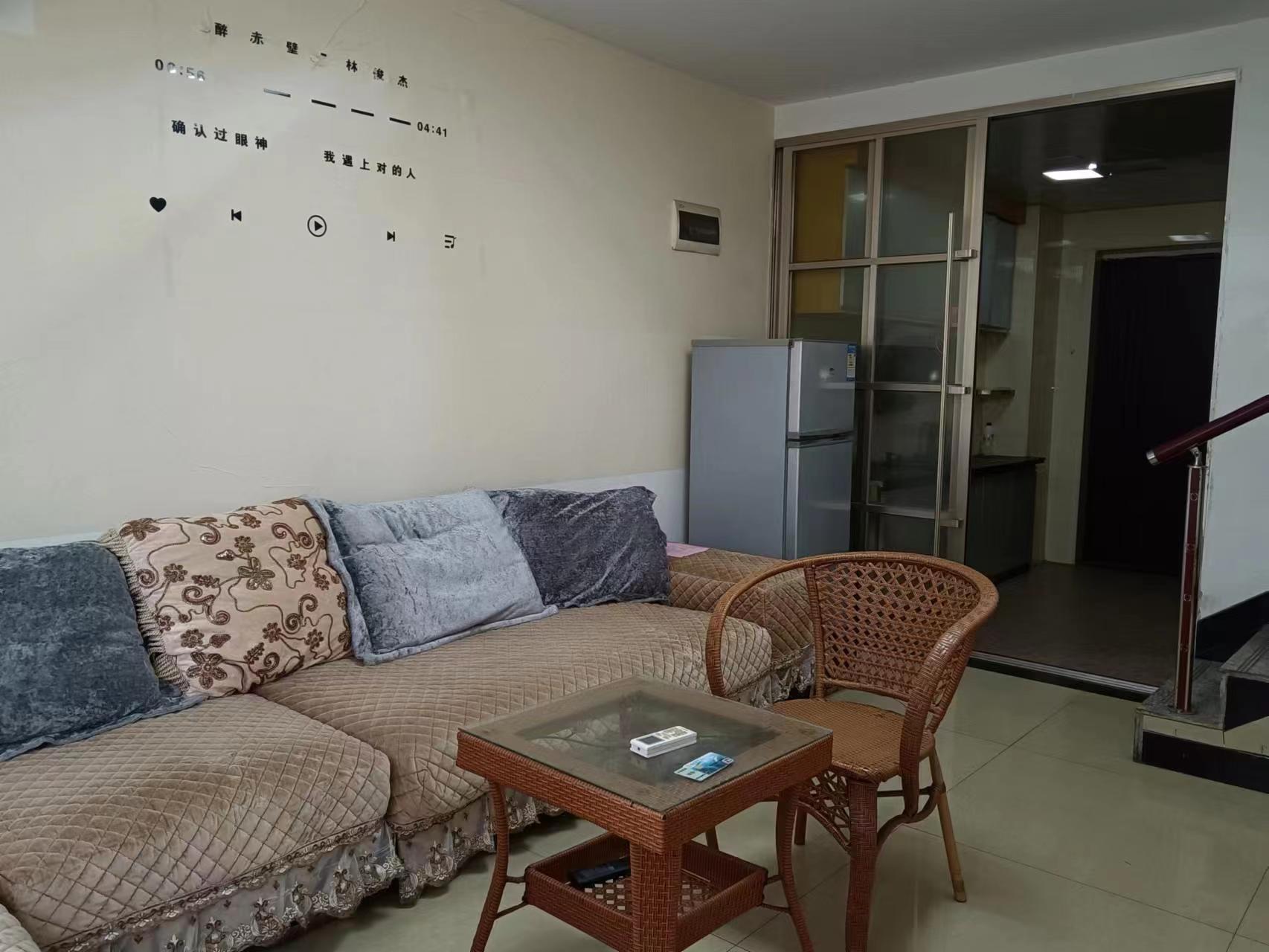 龙泰上品 1室1厅1卫 1200.0元/月 龙泰上品 1室1厅1卫 1200.0元/月室内图