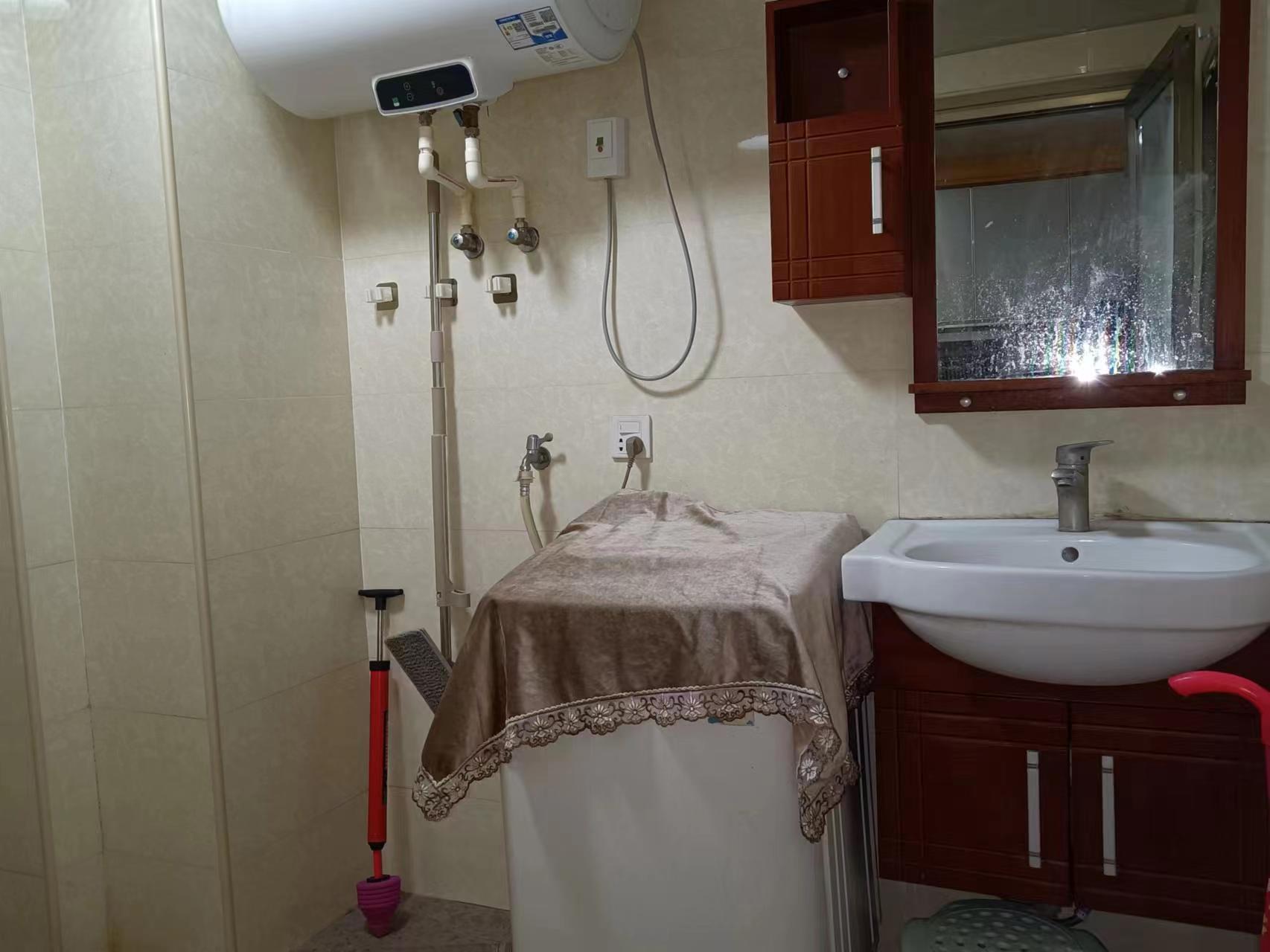 龙泰上品 1室1厅1卫 1200.0元/月 龙泰上品 1室1厅1卫 1200.0元/月室内图