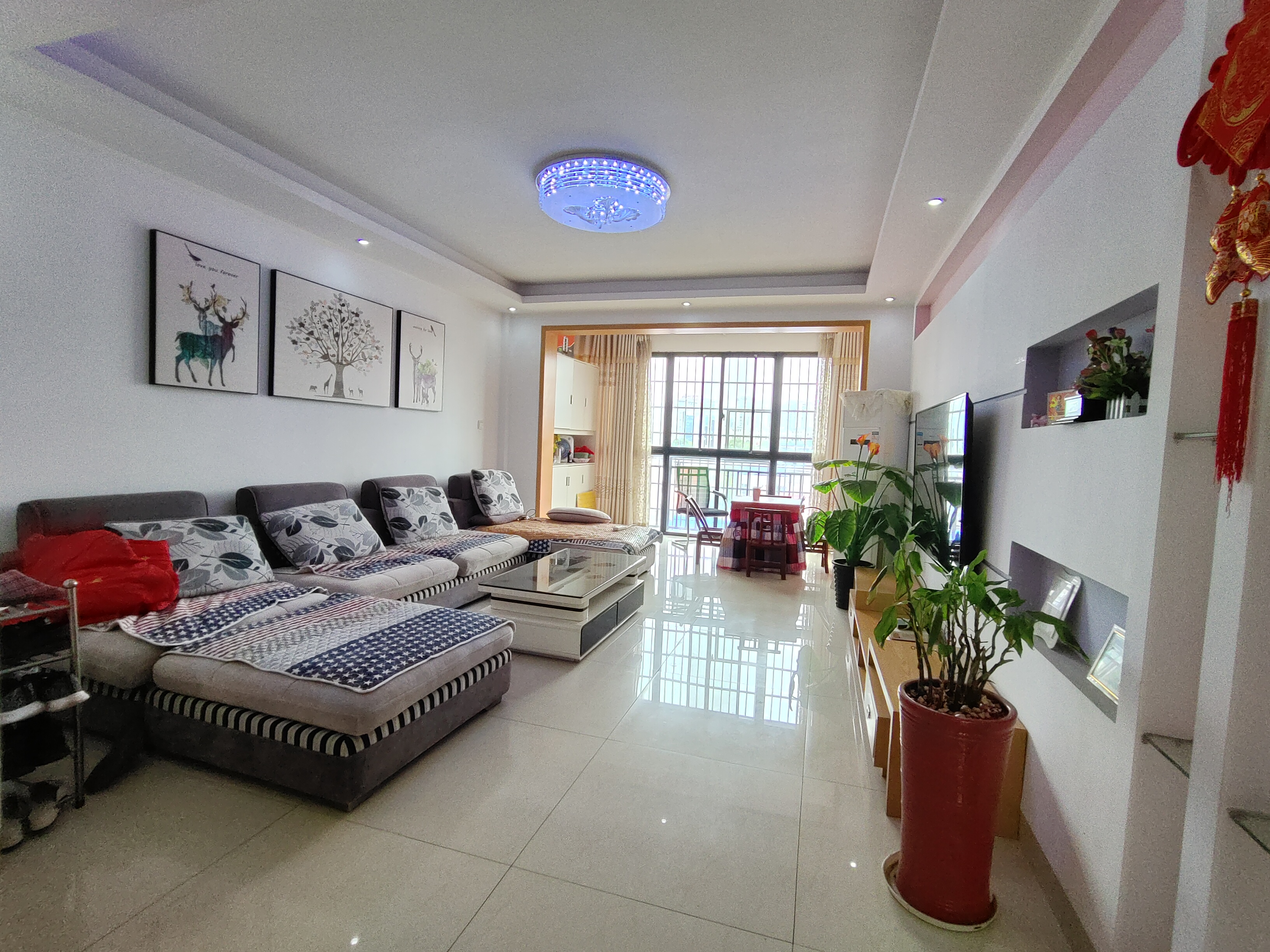 锦绣湘江 3室2厅1卫 32.80万 锦绣湘江 3室2厅1卫 32.80万客厅