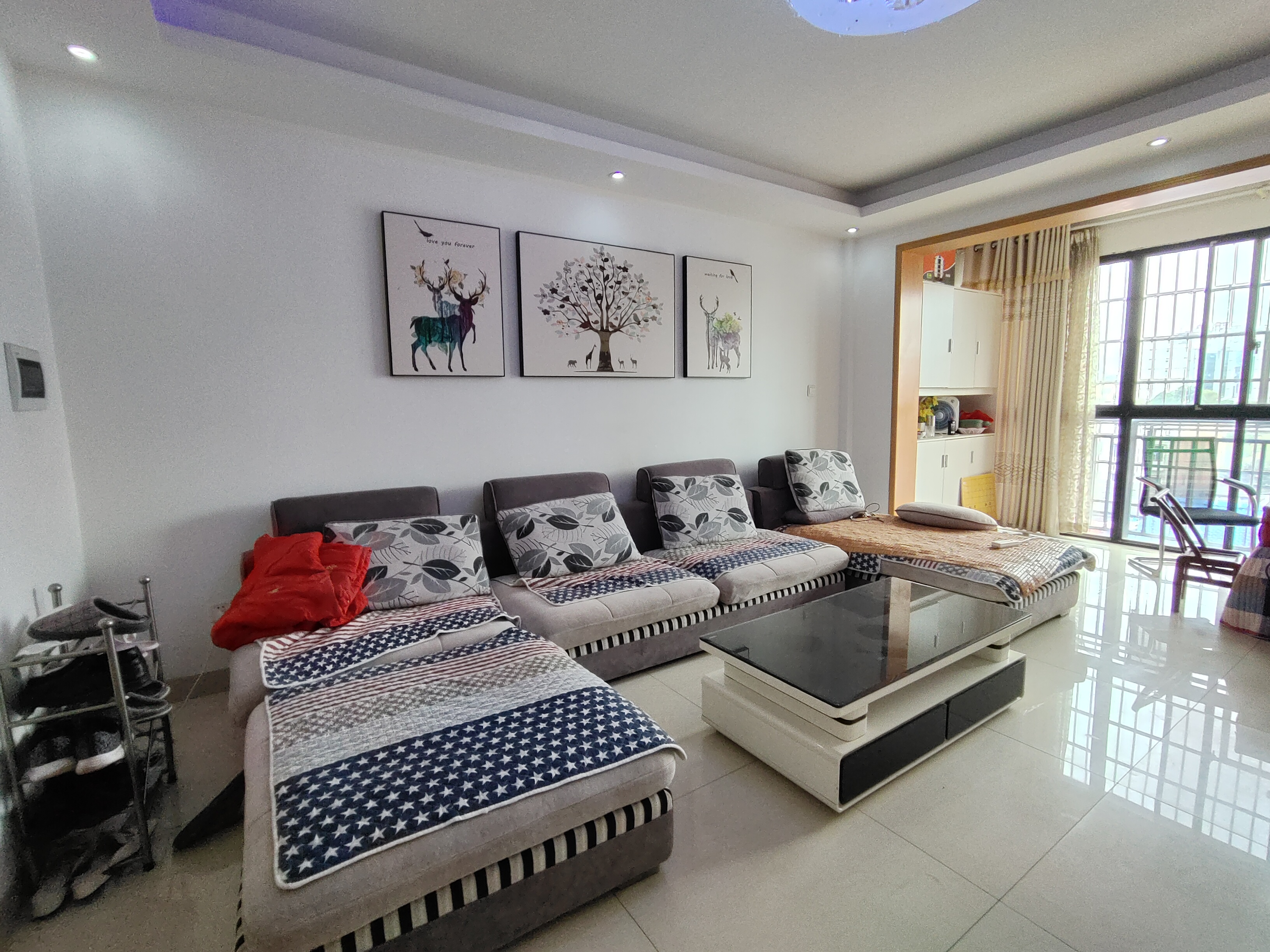 锦绣湘江 3室2厅1卫 32.80万 锦绣湘江 3室2厅1卫 32.80万客厅