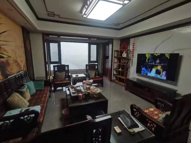 长房上层国际 4室2厅2卫 160.00万 长房上层国际 4室2厅2卫 160.00万客厅