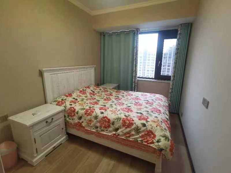 长房上层国际 4室2厅2卫 160.00万 长房上层国际 4室2厅2卫 160.00万客厅