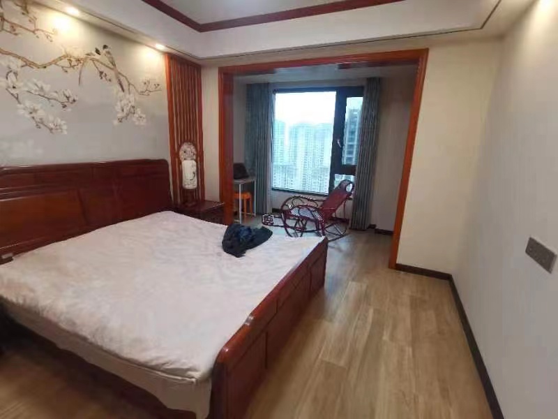 长房上层国际 4室2厅2卫 160.00万 长房上层国际 4室2厅2卫 160.00万客厅