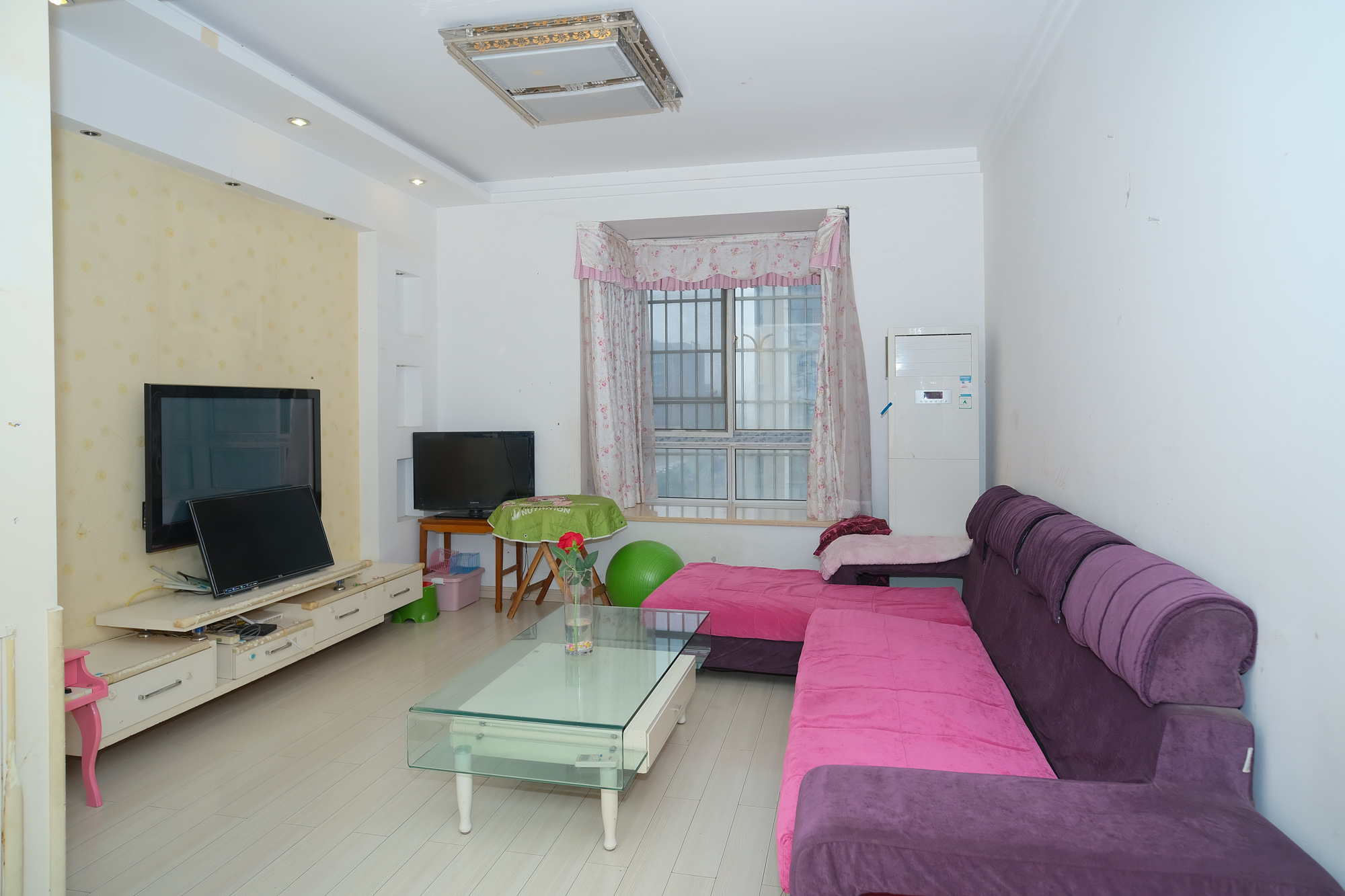 山水湾 2室2厅1卫 70.0万 山水湾 2室2厅1卫 70.0万客厅