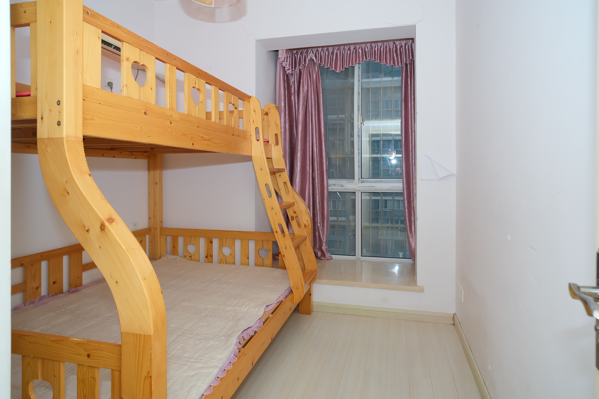 山水湾 2室2厅1卫 70.0万 山水湾 2室2厅1卫 70.0万卧室