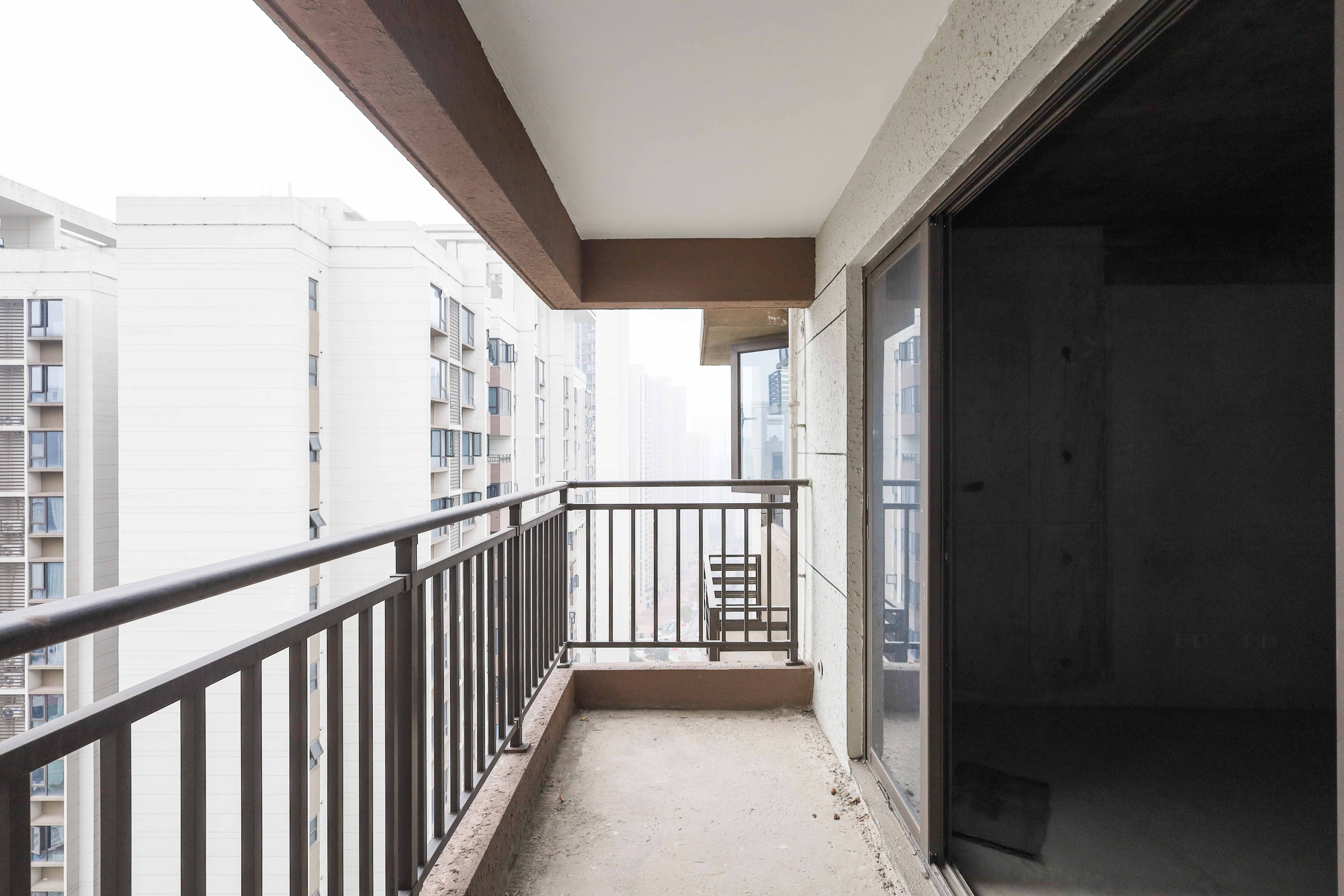 佳兆业云顶梅溪湖(佳兆业梅溪荟) 4室2厅2卫 142.0万 佳兆业云顶梅溪湖(佳兆业梅溪荟) 4室2厅2卫 142.0万阳台