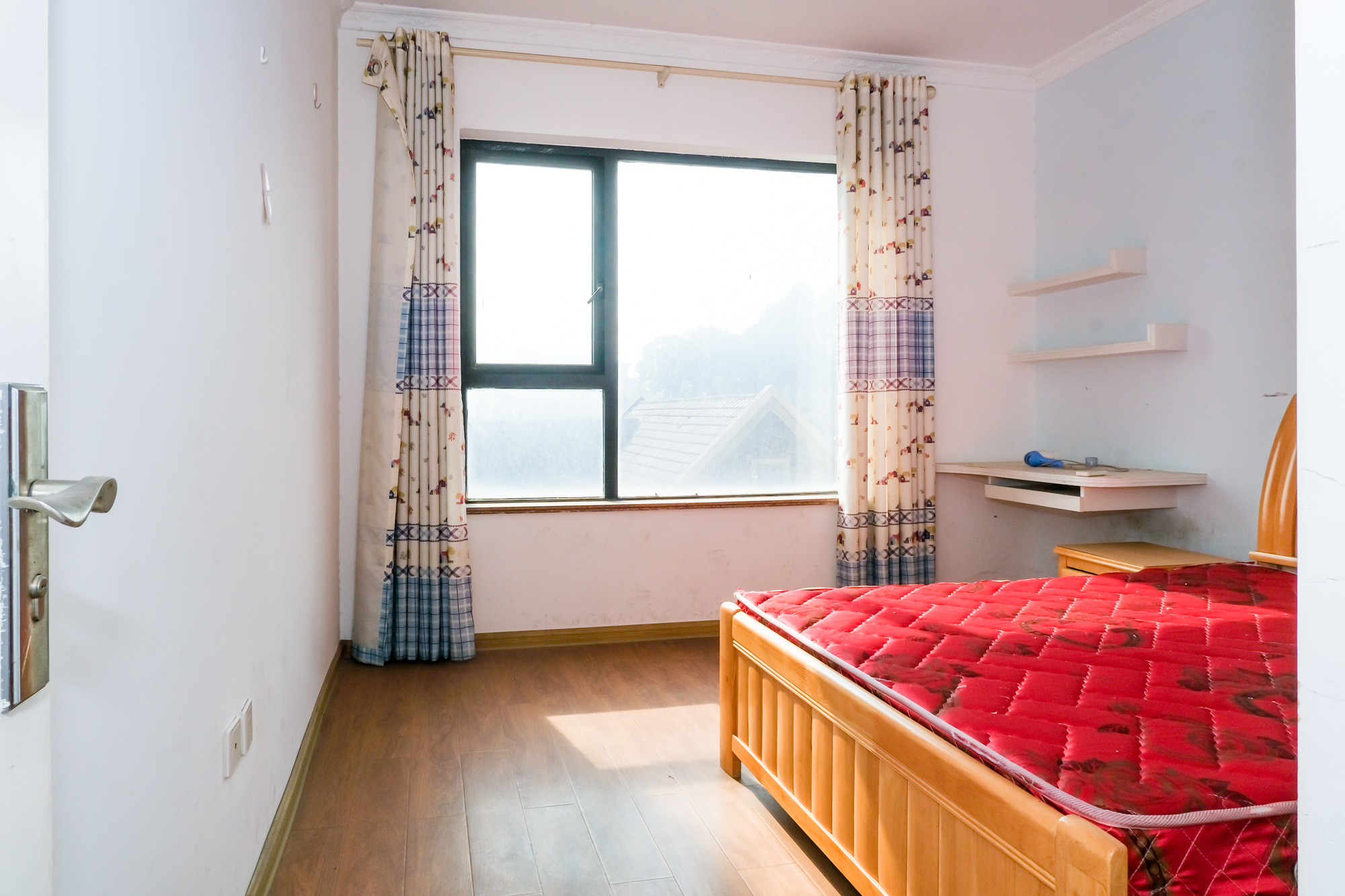 三一街区 3室2厅1卫 75.72万 三一街区 3室2厅1卫 75.72万卧室