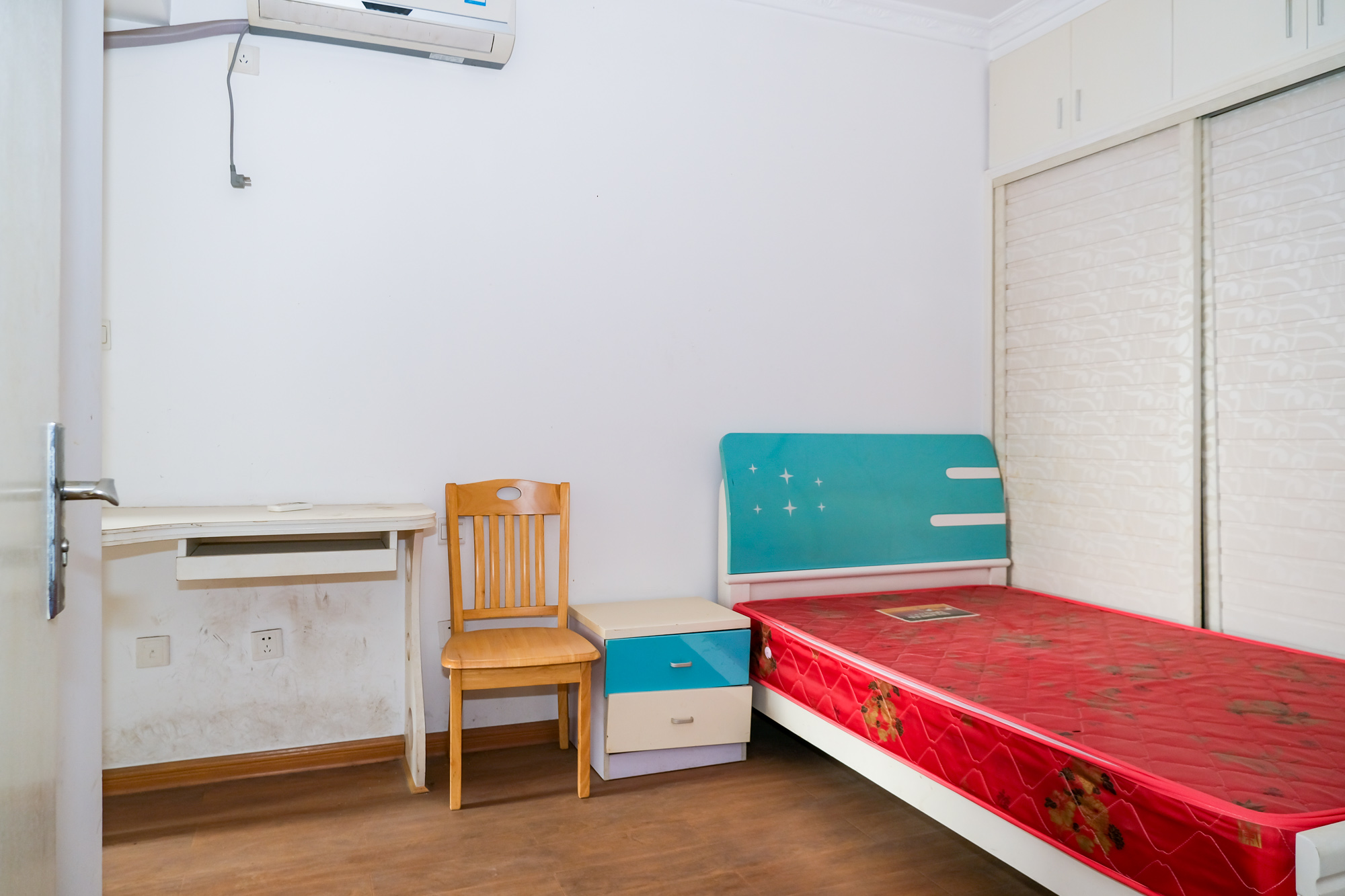 三一街区 3室2厅1卫 75.72万 三一街区 3室2厅1卫 75.72万卧室