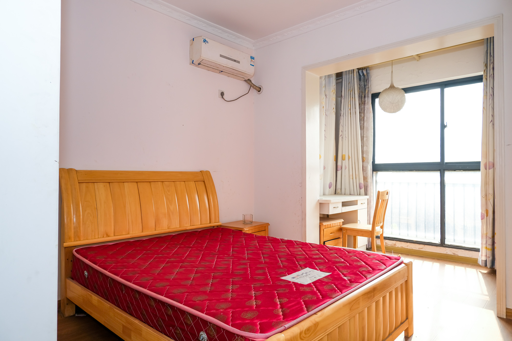 三一街区 3室2厅1卫 75.72万 三一街区 3室2厅1卫 75.72万卧室