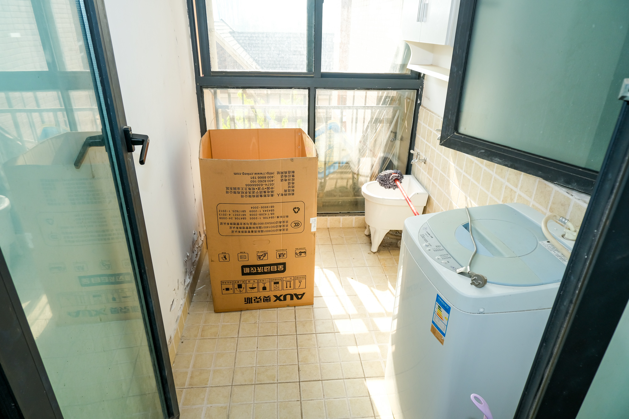 三一街区 3室2厅1卫 75.72万 三一街区 3室2厅1卫 75.72万阳台