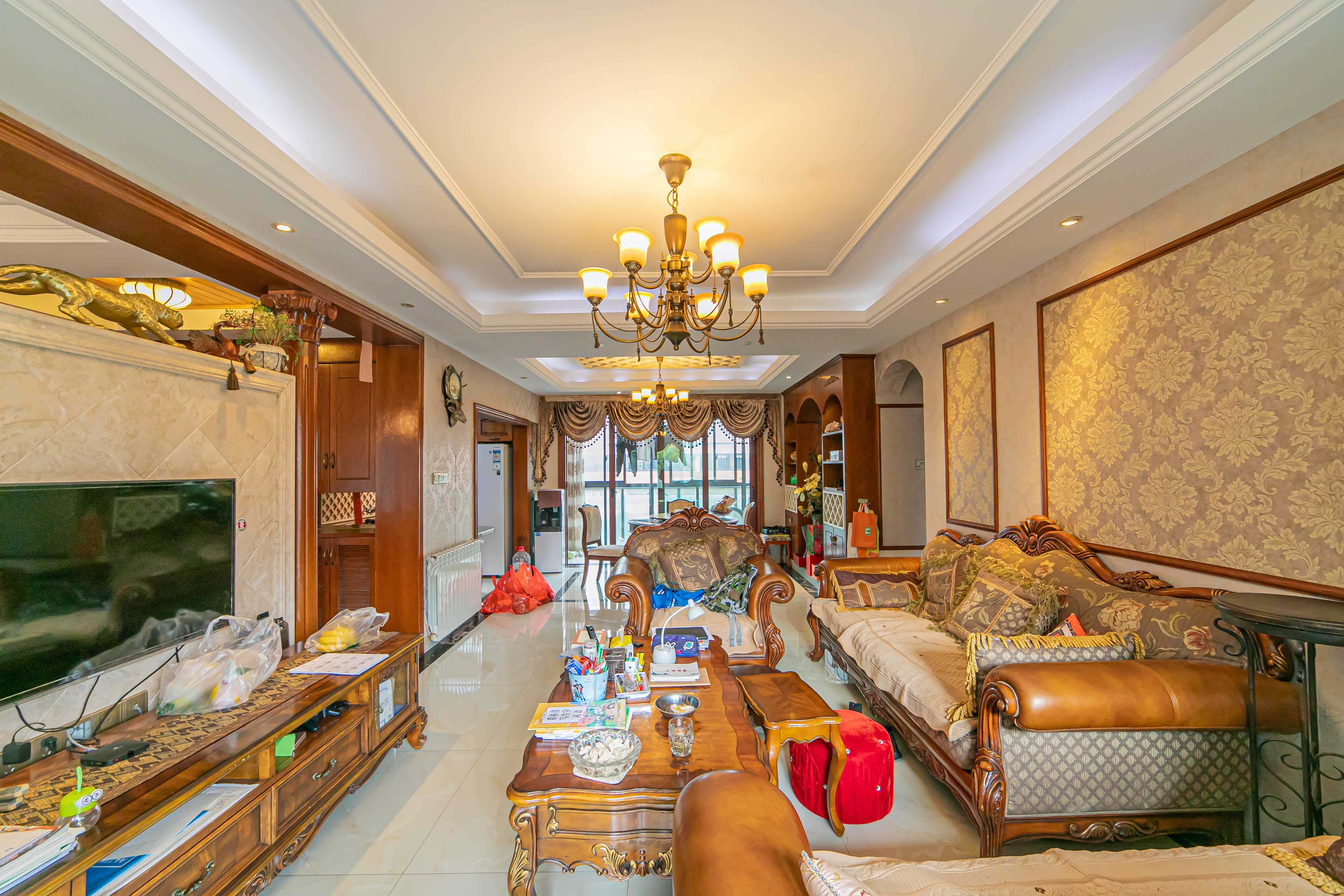 恒基凯旋门一二期  4室2厅2卫    212.0万客厅