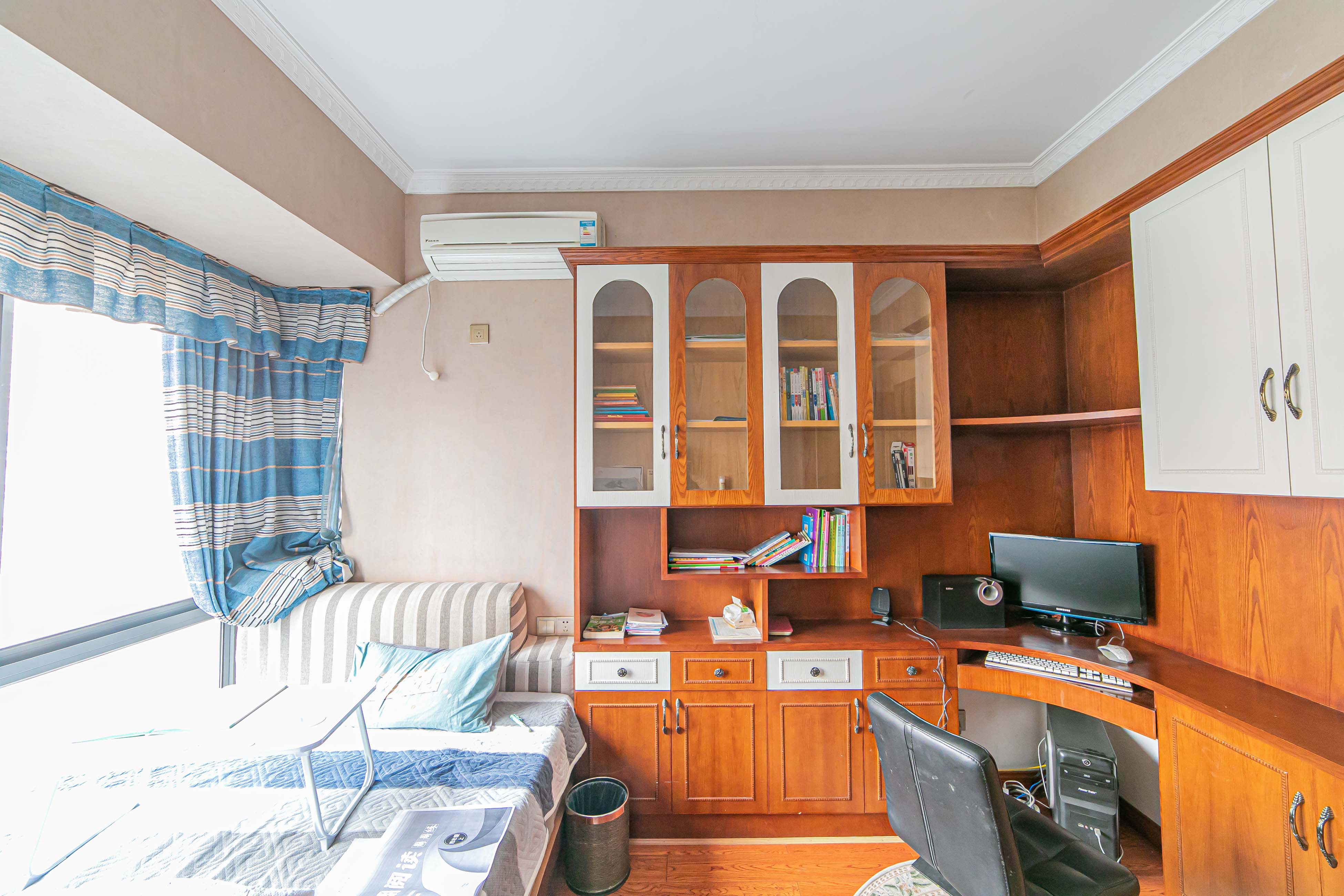 恒基凯旋门一二期  4室2厅2卫    212.0万卧室