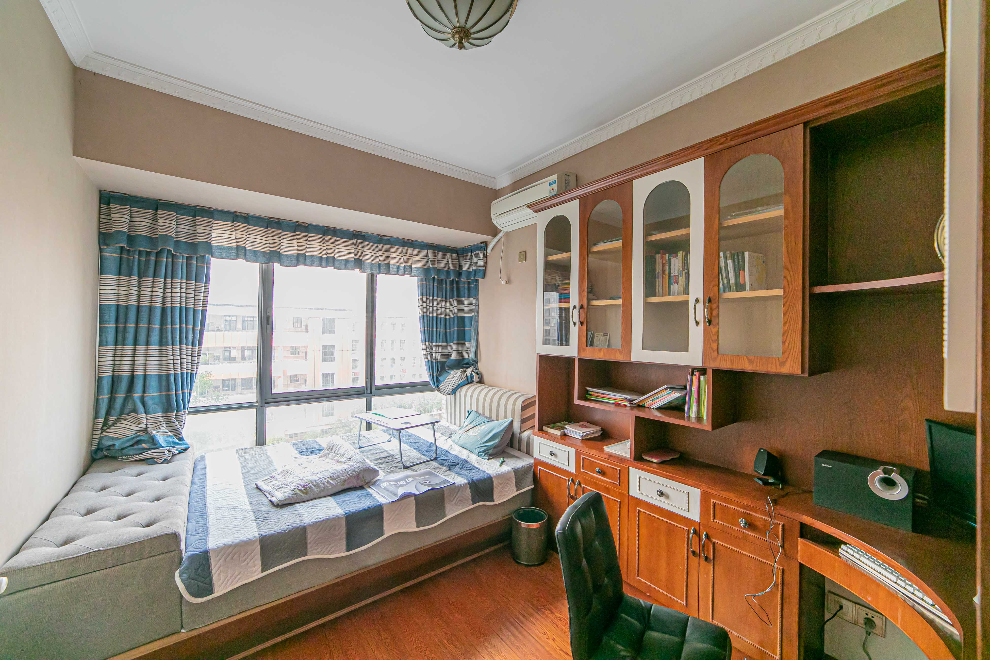 恒基凯旋门一二期  4室2厅2卫    212.0万卧室