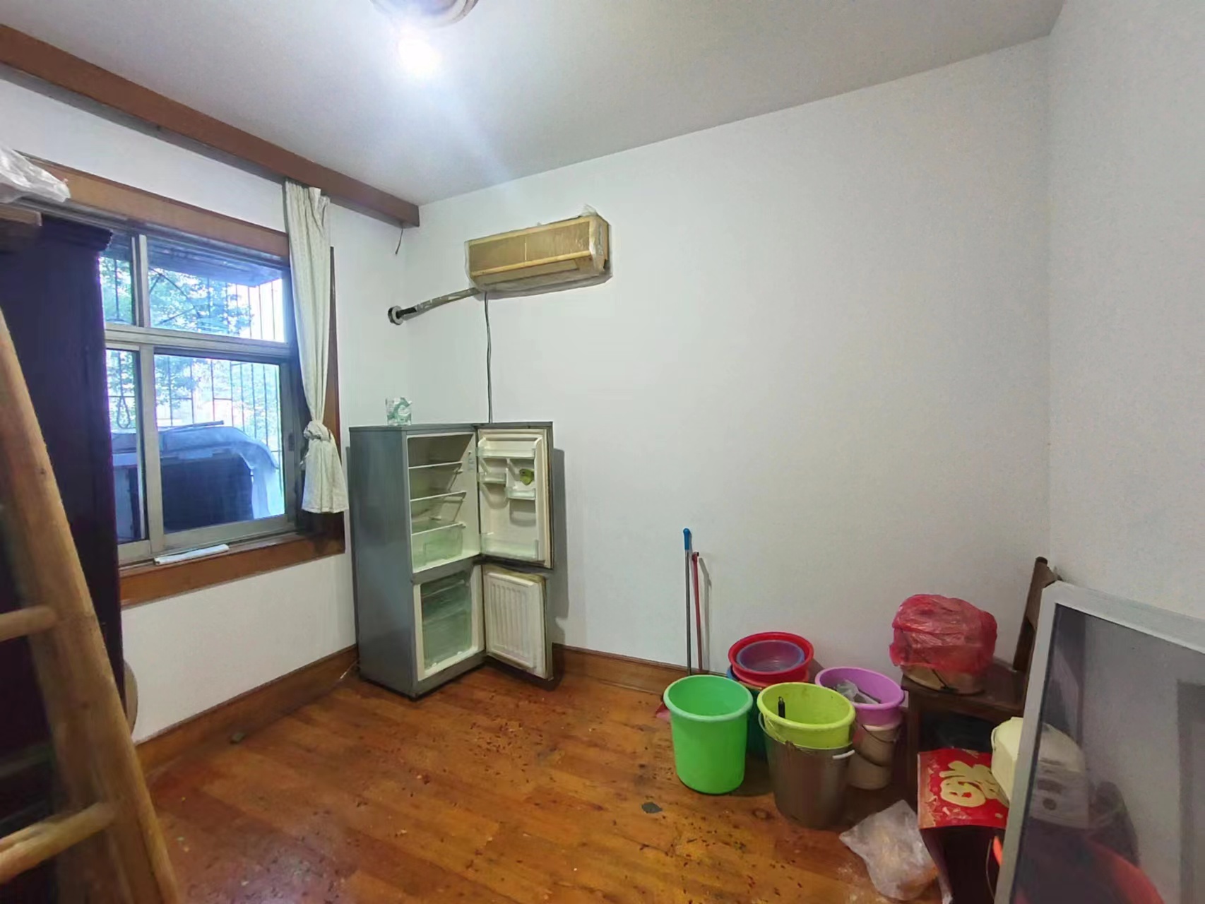 杉木塘生活区  3室1厅1卫    39.0万 杉木塘生活区  3室1厅1卫    39.0万室内图