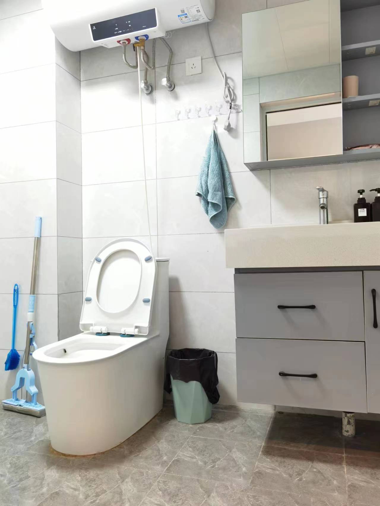 恒大滨河左岸  1室1厅1卫   1500.00元/月室内图