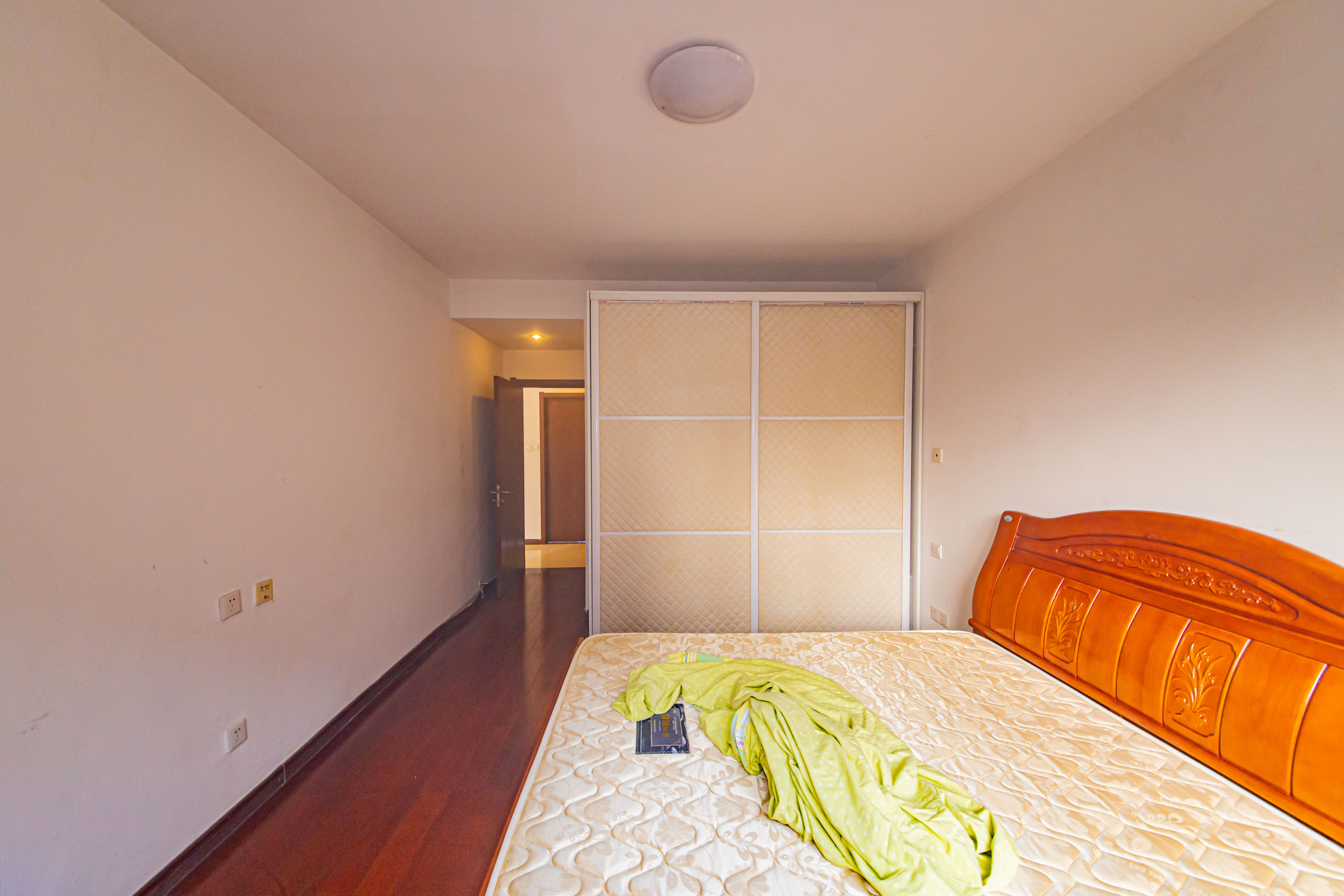 绿地公馆(绿地名邸)  3室2厅2卫    162.0万 绿地公馆(绿地名邸)  3室2厅2卫    162.0万卧室