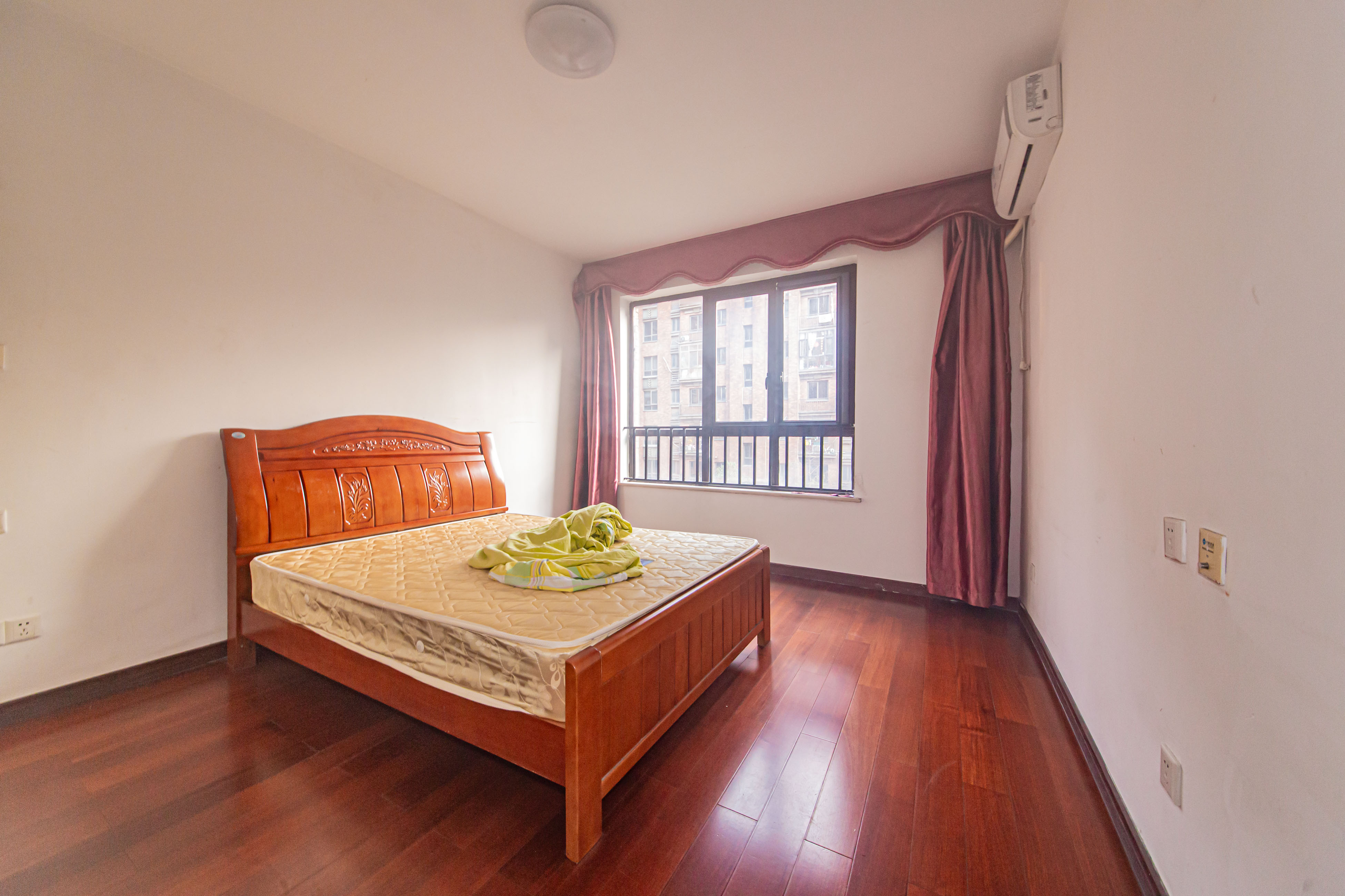 绿地公馆(绿地名邸)  3室2厅2卫    162.0万 绿地公馆(绿地名邸)  3室2厅2卫    162.0万卧室