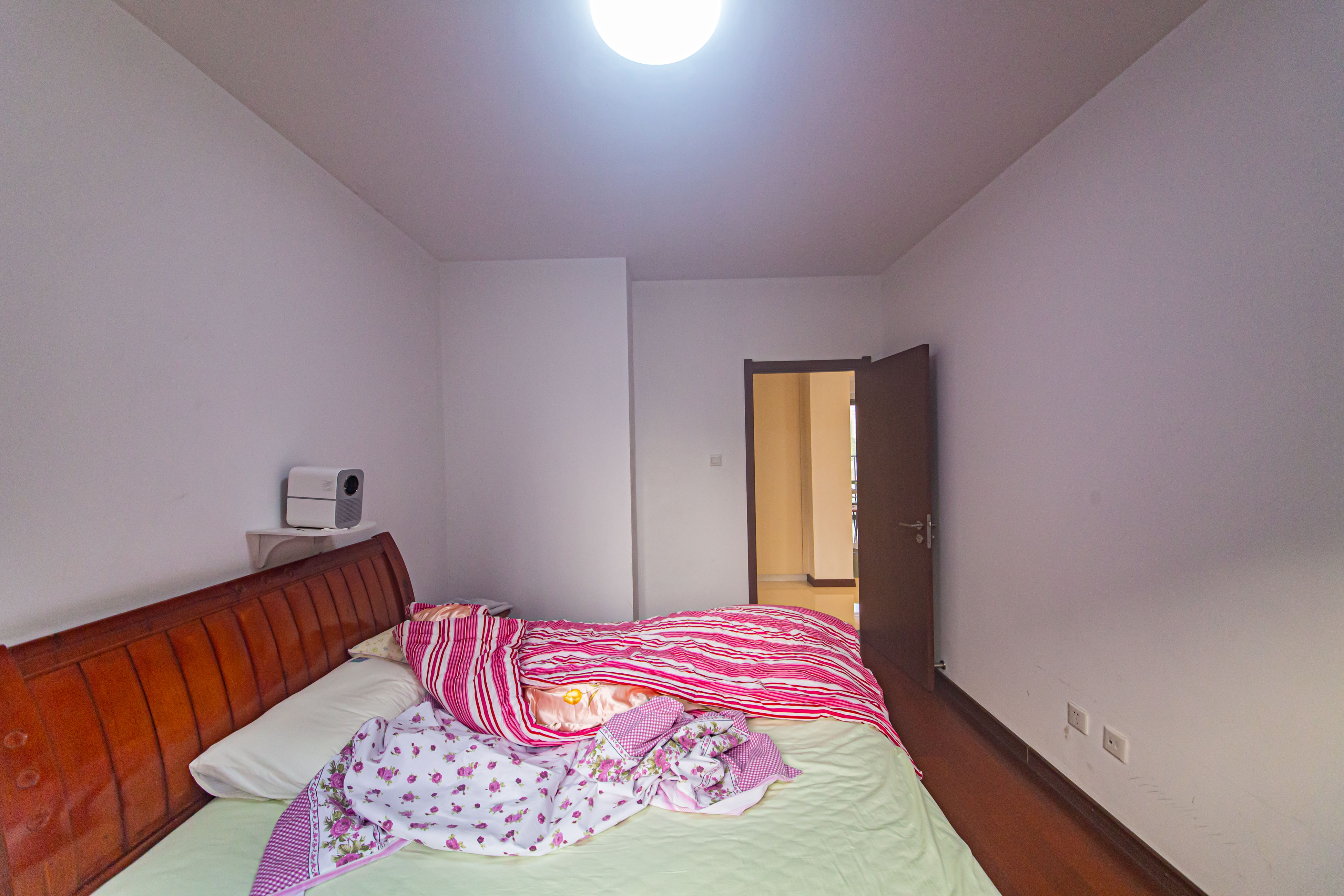 绿地公馆(绿地名邸)  3室2厅2卫    162.0万 绿地公馆(绿地名邸)  3室2厅2卫    162.0万卧室