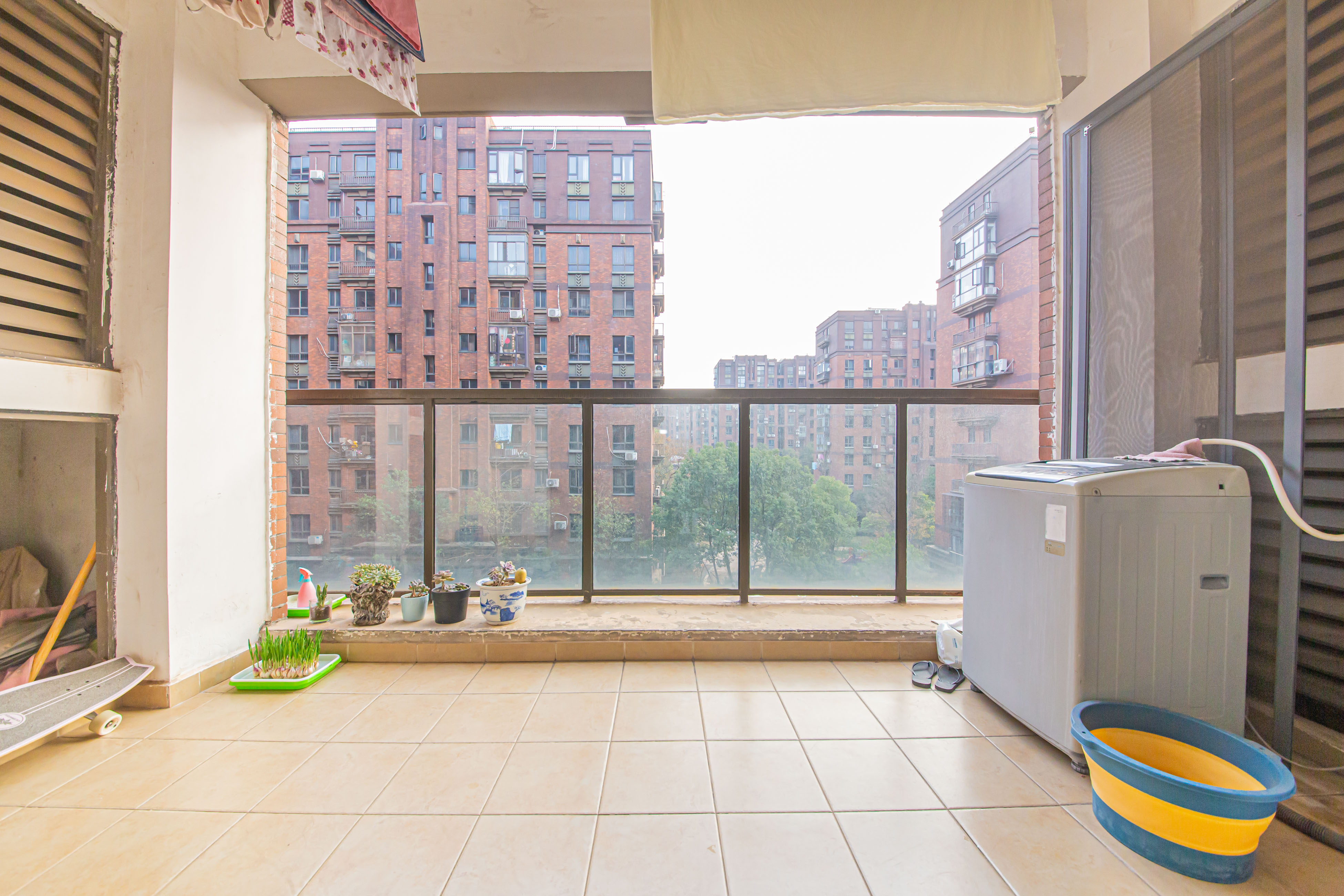 绿地公馆(绿地名邸)  3室2厅2卫    162.0万 绿地公馆(绿地名邸)  3室2厅2卫    162.0万阳台