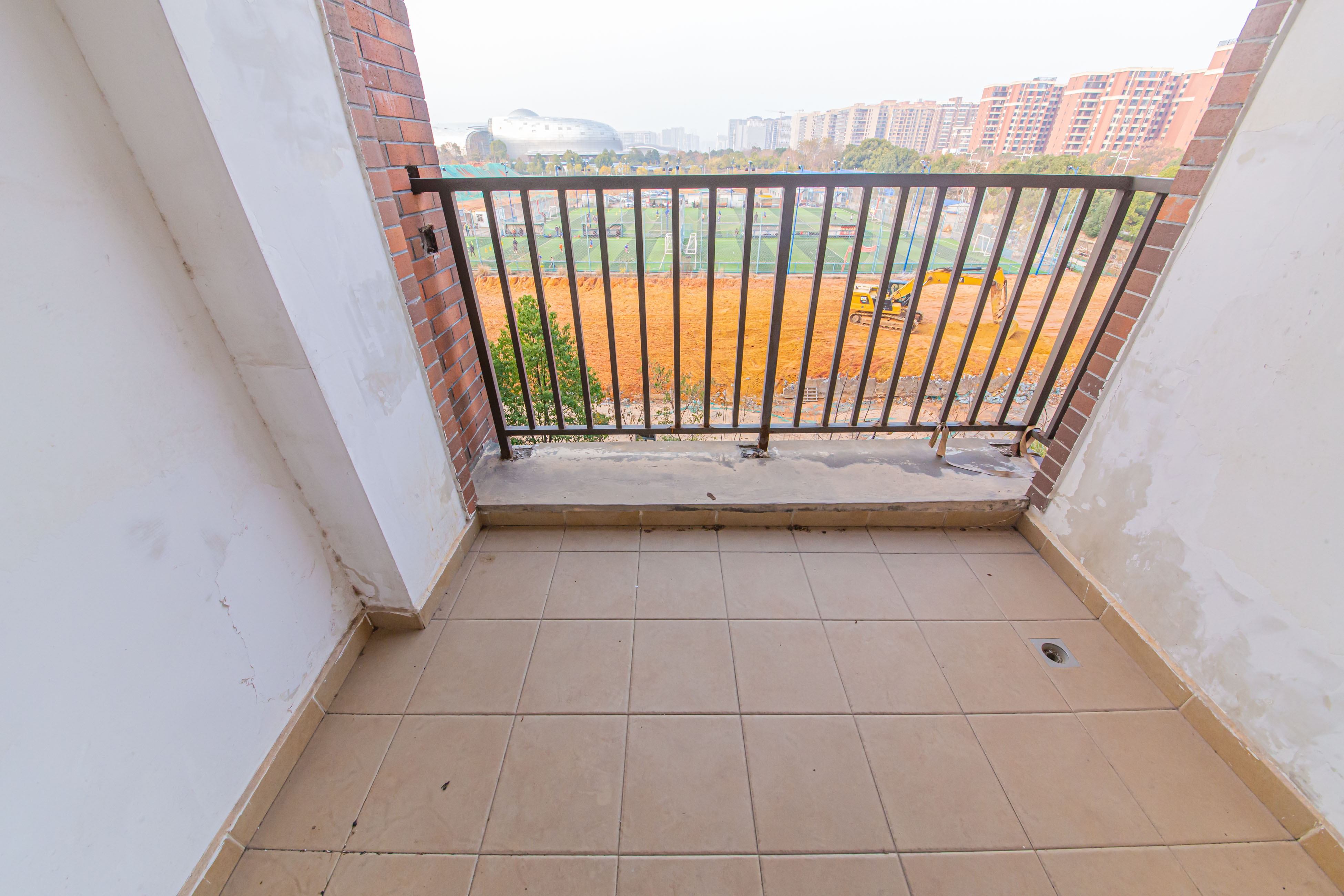 绿地公馆(绿地名邸)  3室2厅2卫    162.0万 绿地公馆(绿地名邸)  3室2厅2卫    162.0万阳台