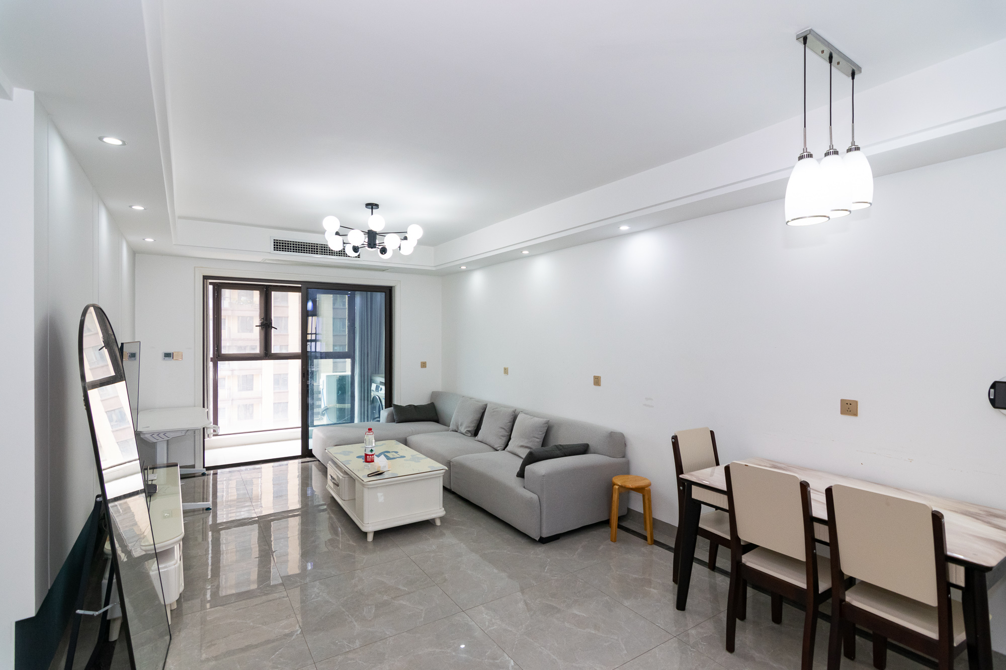 龙湖湘风原著(龙湖湘风星城) 4室2厅2卫 120.0万 龙湖湘风原著(龙湖湘风星城) 4室2厅2卫 120.0万客厅