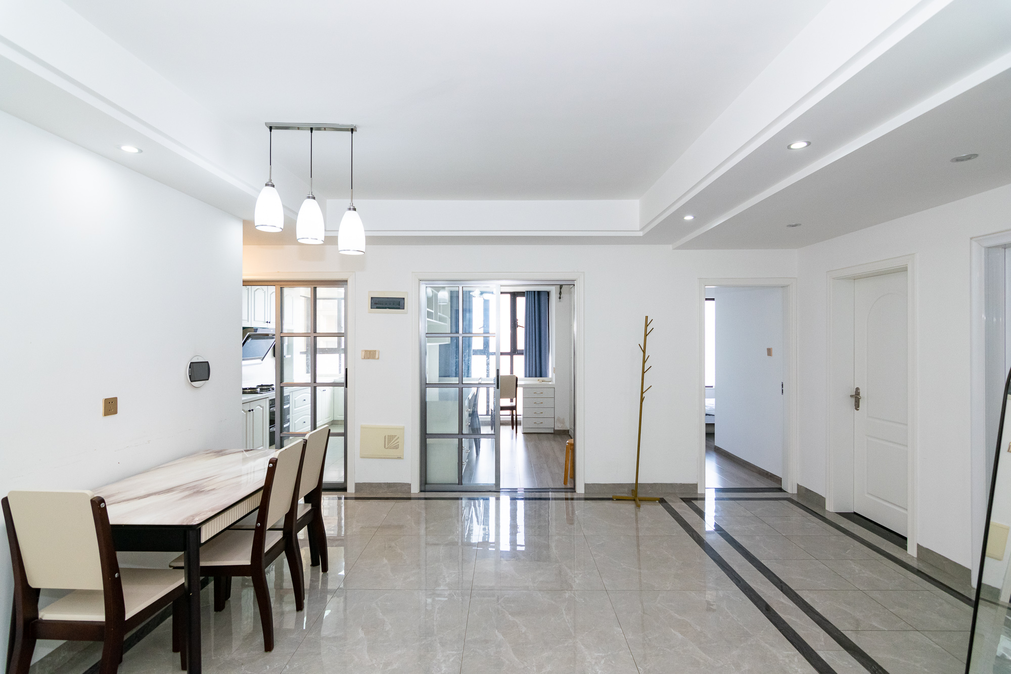 龙湖湘风原著(龙湖湘风星城) 4室2厅2卫 120.0万 龙湖湘风原著(龙湖湘风星城) 4室2厅2卫 120.0万客厅