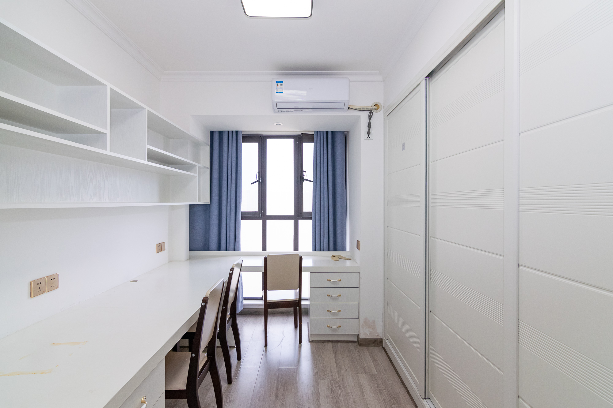 龙湖湘风原著(龙湖湘风星城) 4室2厅2卫 120.0万 龙湖湘风原著(龙湖湘风星城) 4室2厅2卫 120.0万卧室