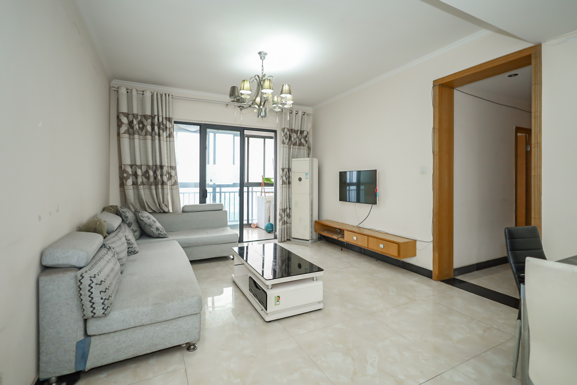 莱茵城  3室2厅1卫    91.8万客厅