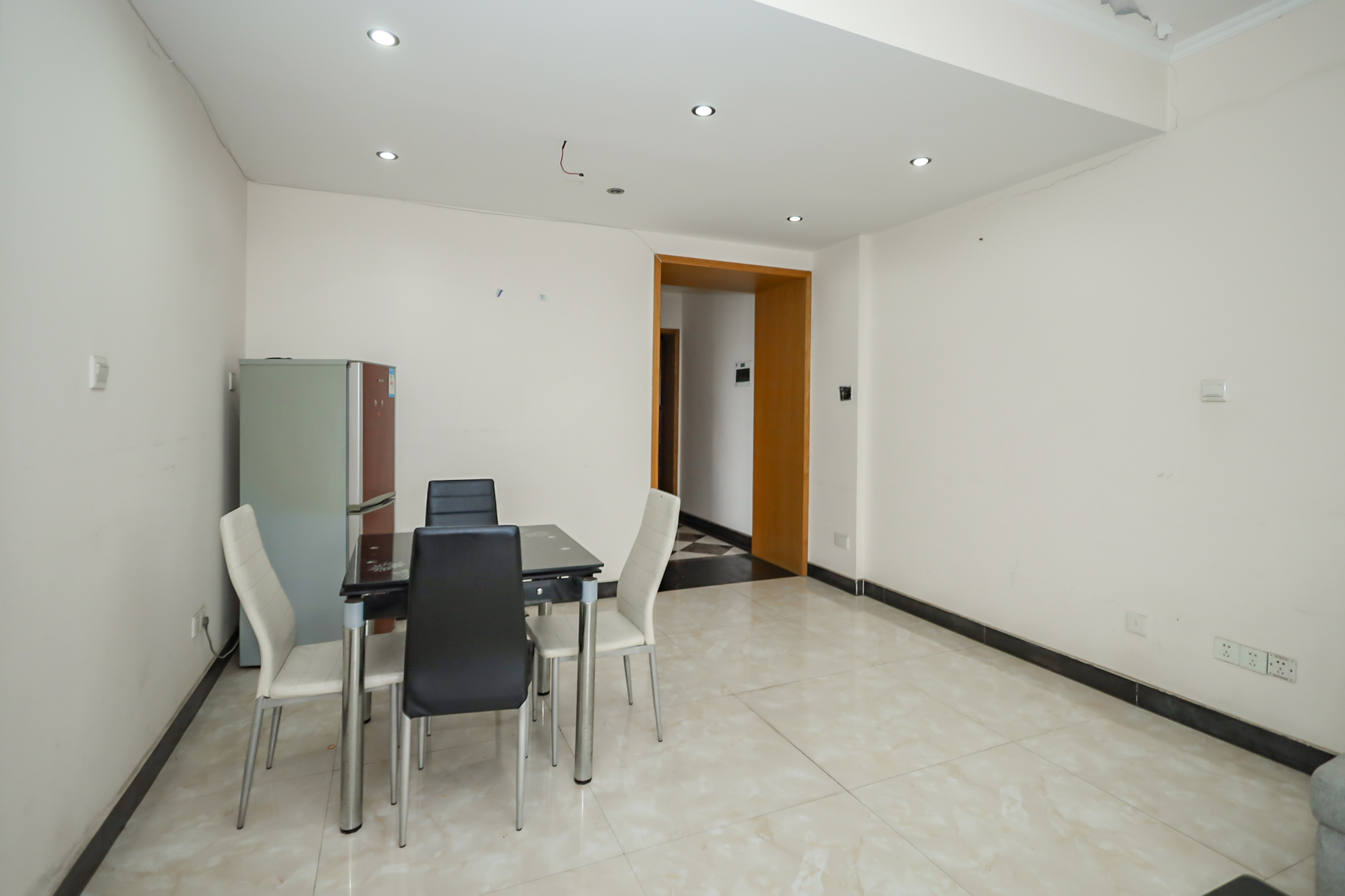 莱茵城  3室2厅1卫    91.8万客厅