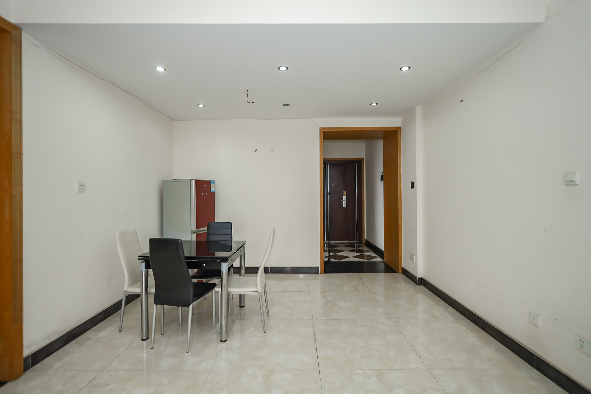 莱茵城  3室2厅1卫    91.8万客厅