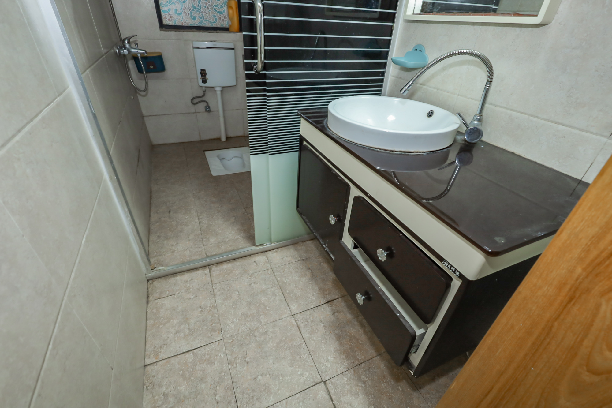 莱茵城  3室2厅1卫    91.8万卫生间