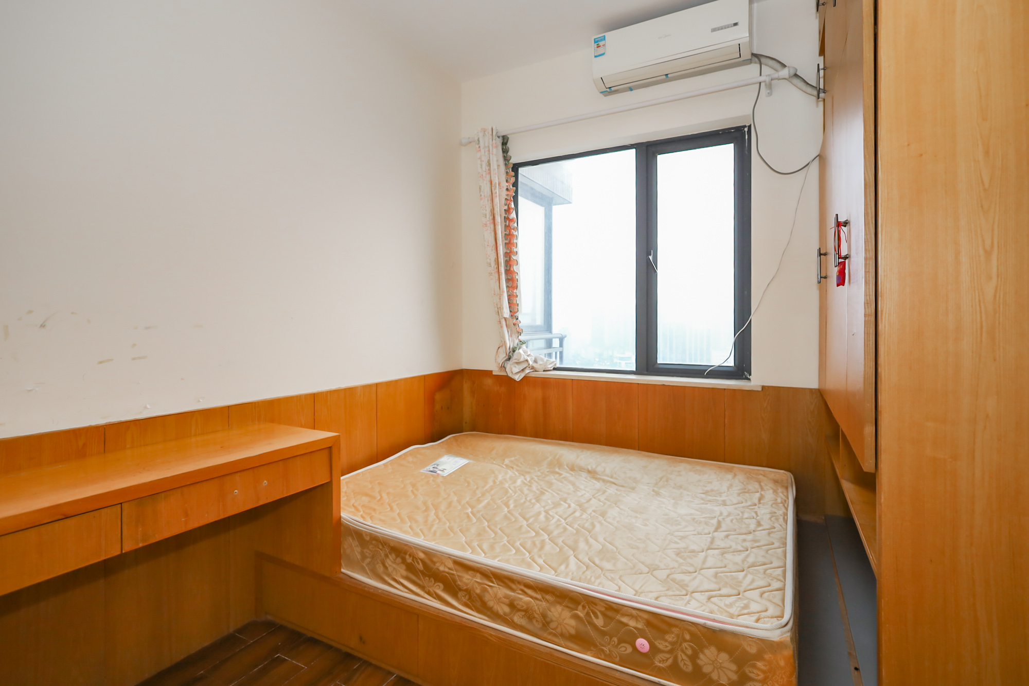 莱茵城  3室2厅1卫    91.8万卧室