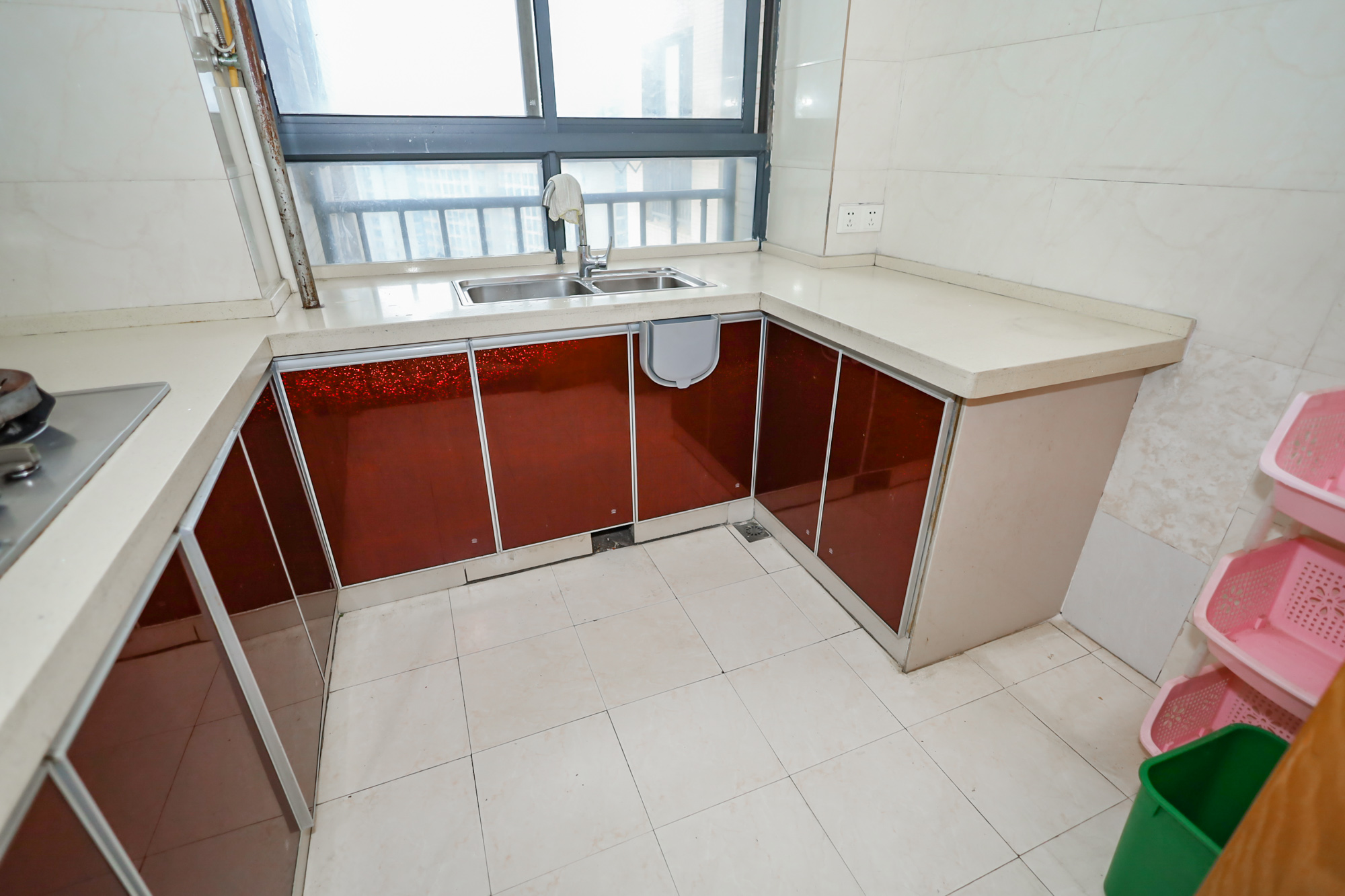 莱茵城  3室2厅1卫    91.8万厨房