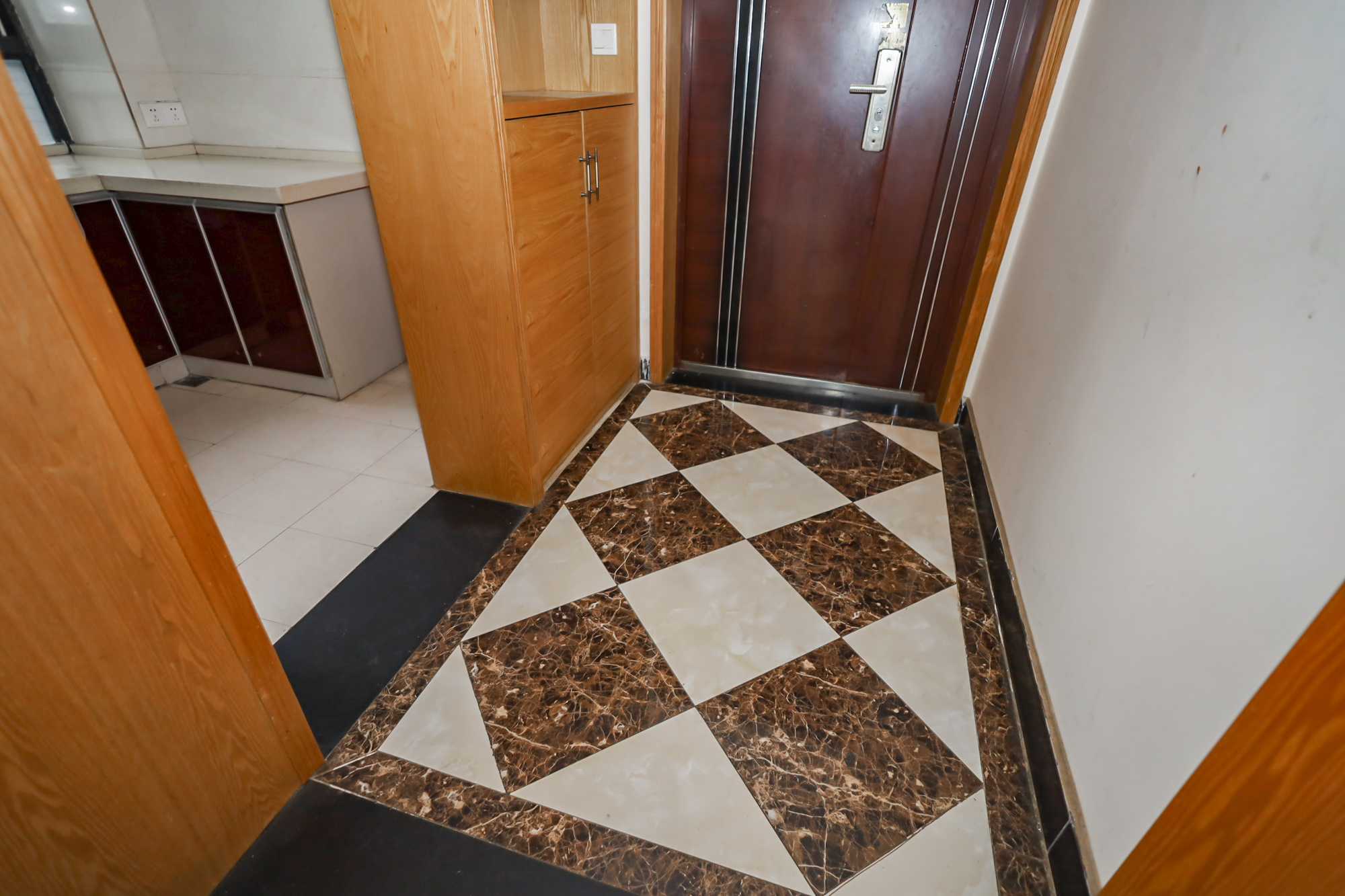 莱茵城  3室2厅1卫    91.8万客厅