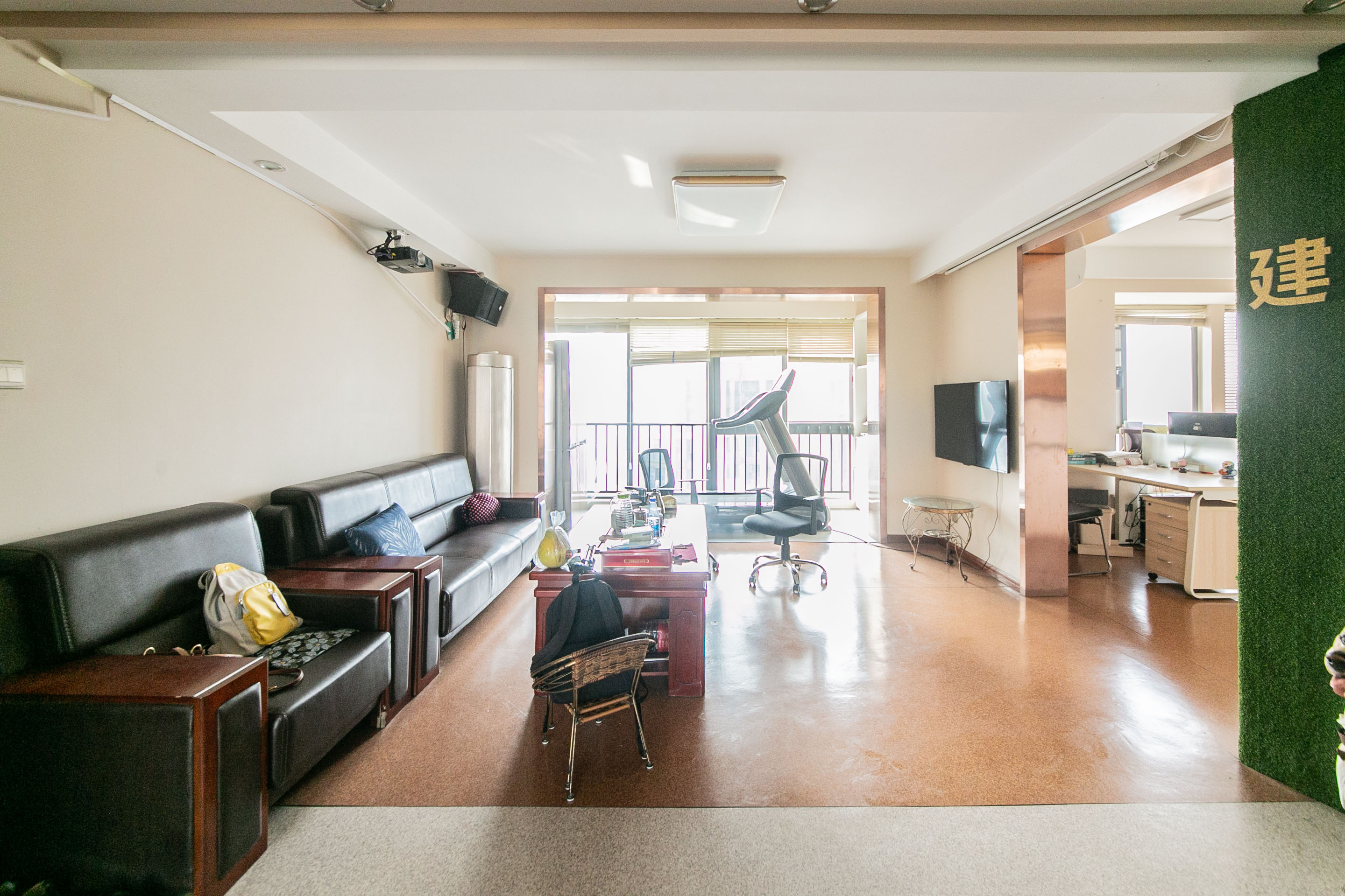 天健壹平方英里（天健芙蓉盛世二期）  5室2厅2卫    225.0万客厅