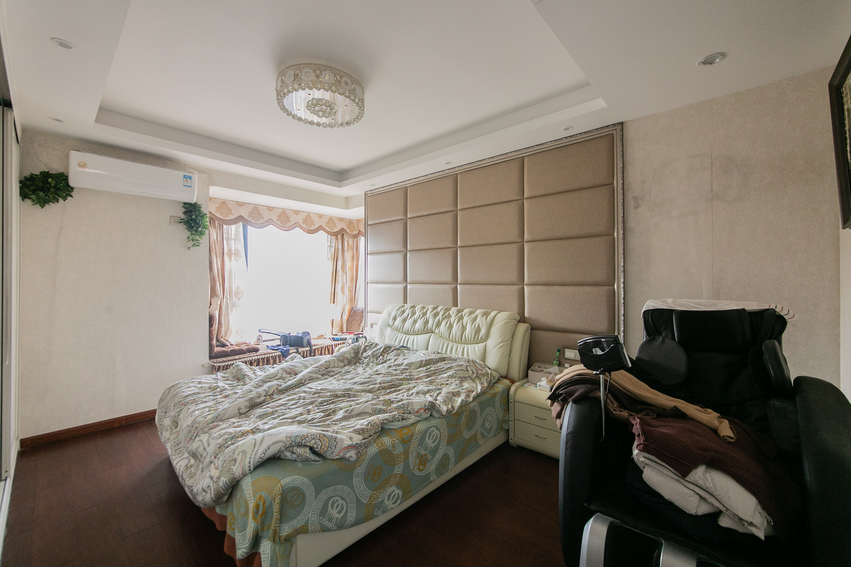 天健壹平方英里（天健芙蓉盛世二期）  5室2厅2卫    225.0万卧室