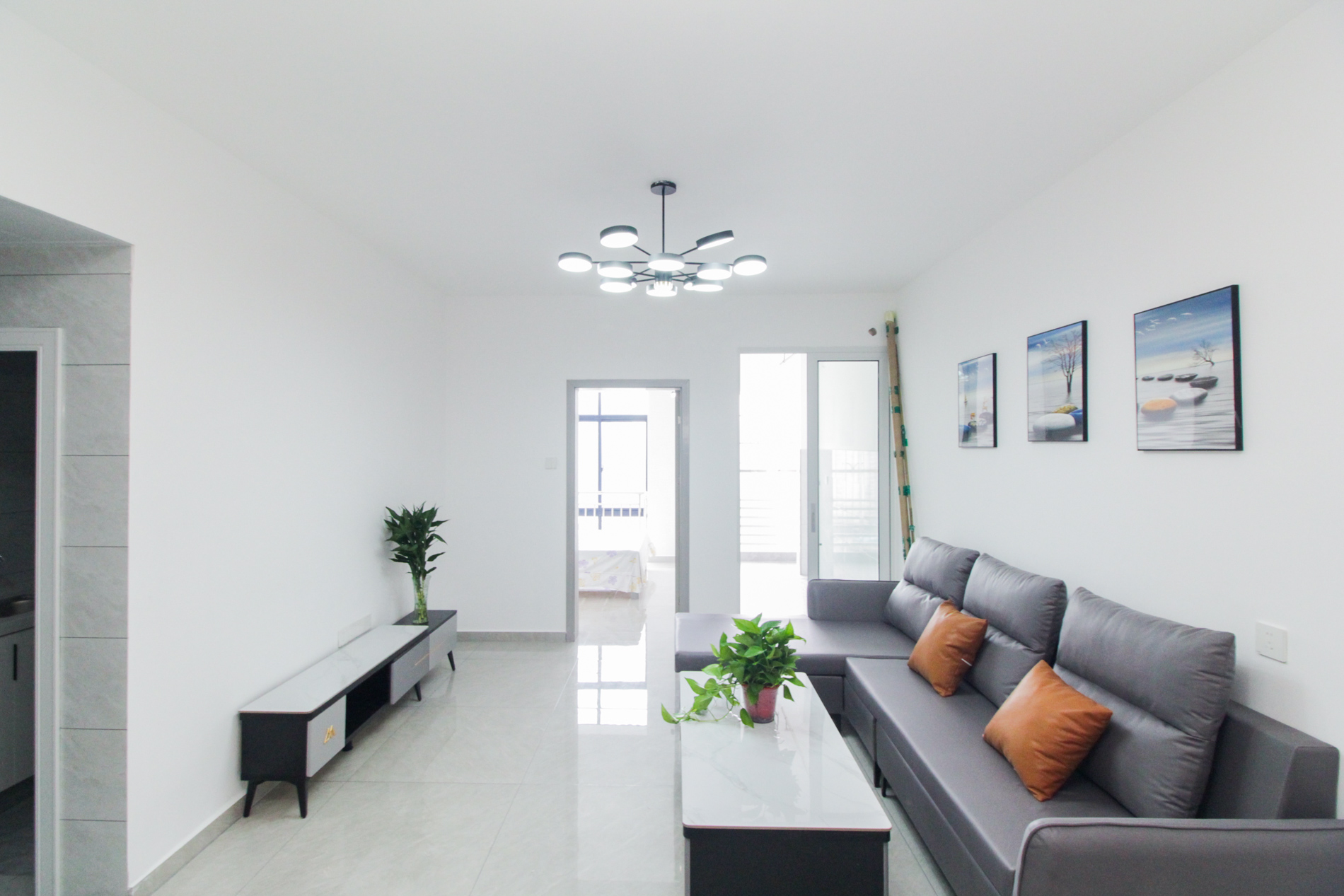 加加大街（华景苑）  1室1厅1卫    39.4万客厅